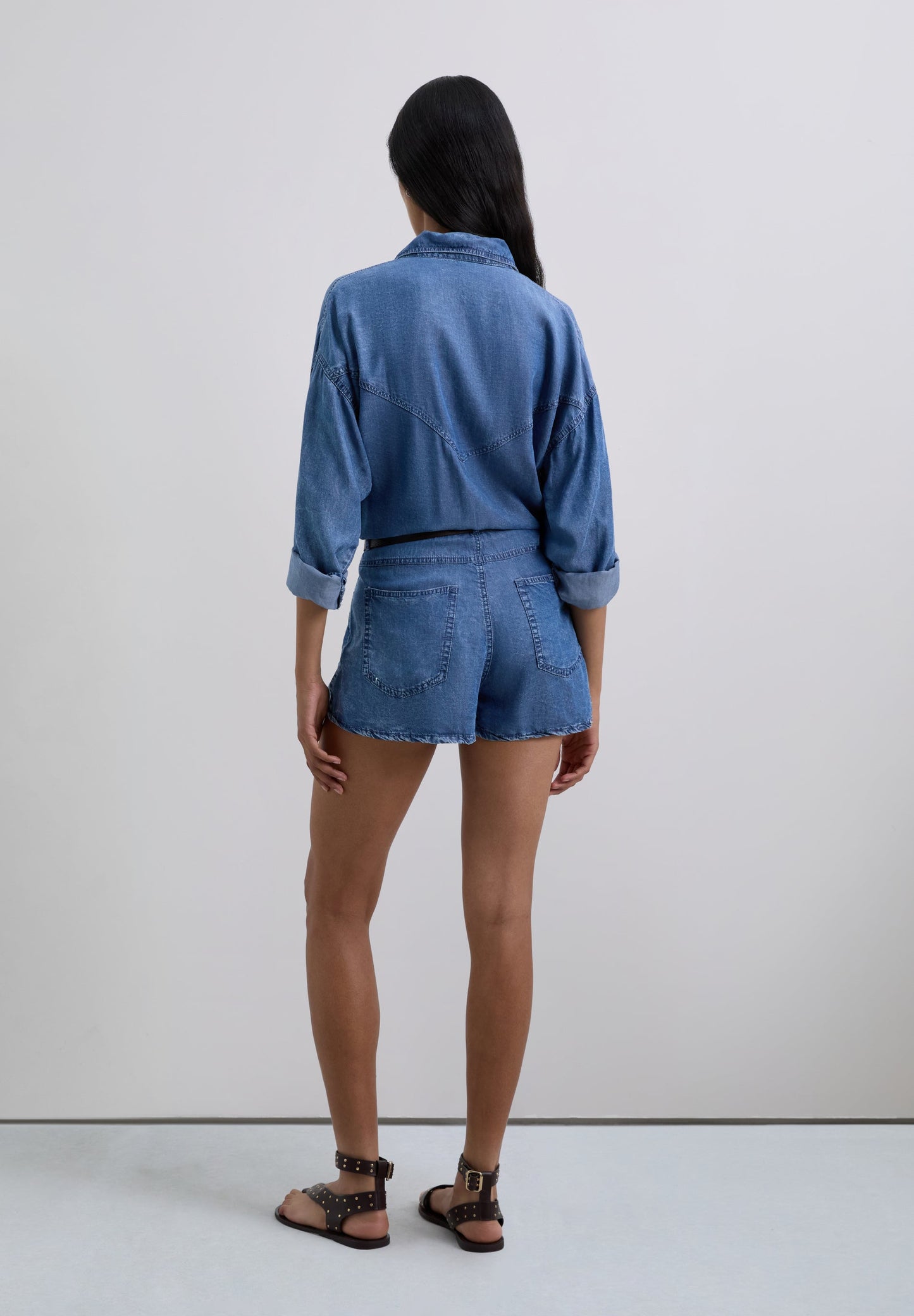 MACACÃO CURTO EFEITO DENIM