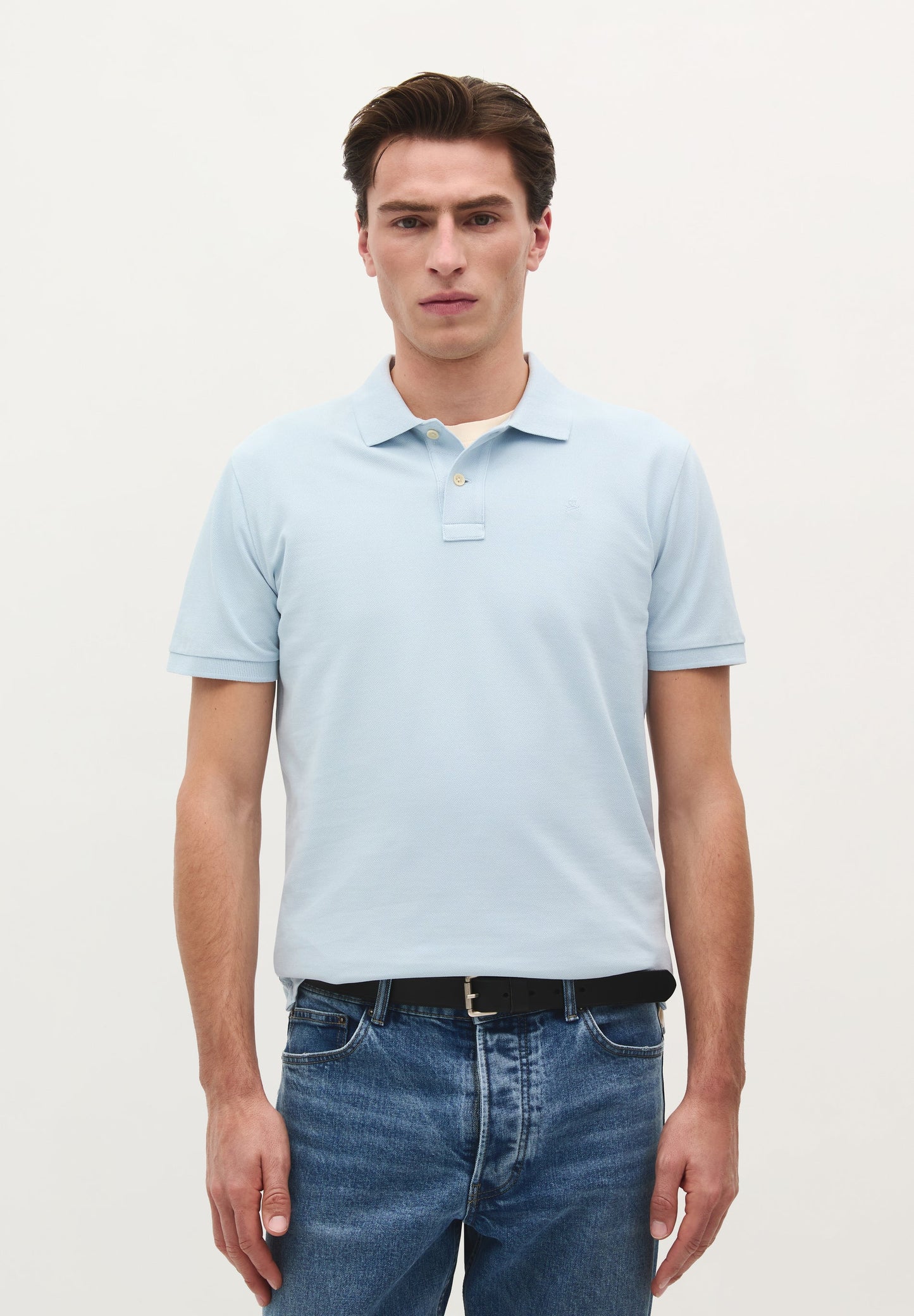 CAMISA POLO EM PIQUÉ COM LOGÓTIPO