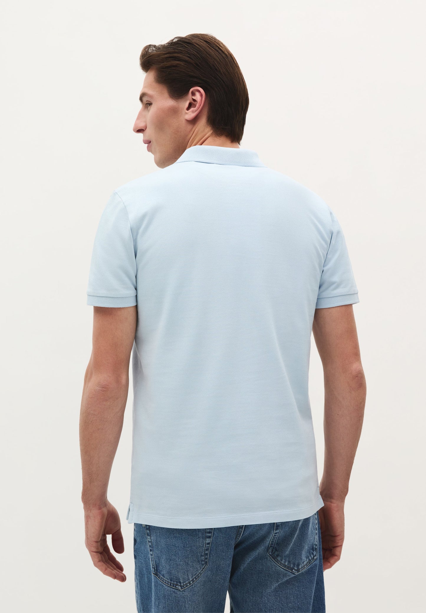 CAMISA POLO EM PIQUÉ COM LOGÓTIPO