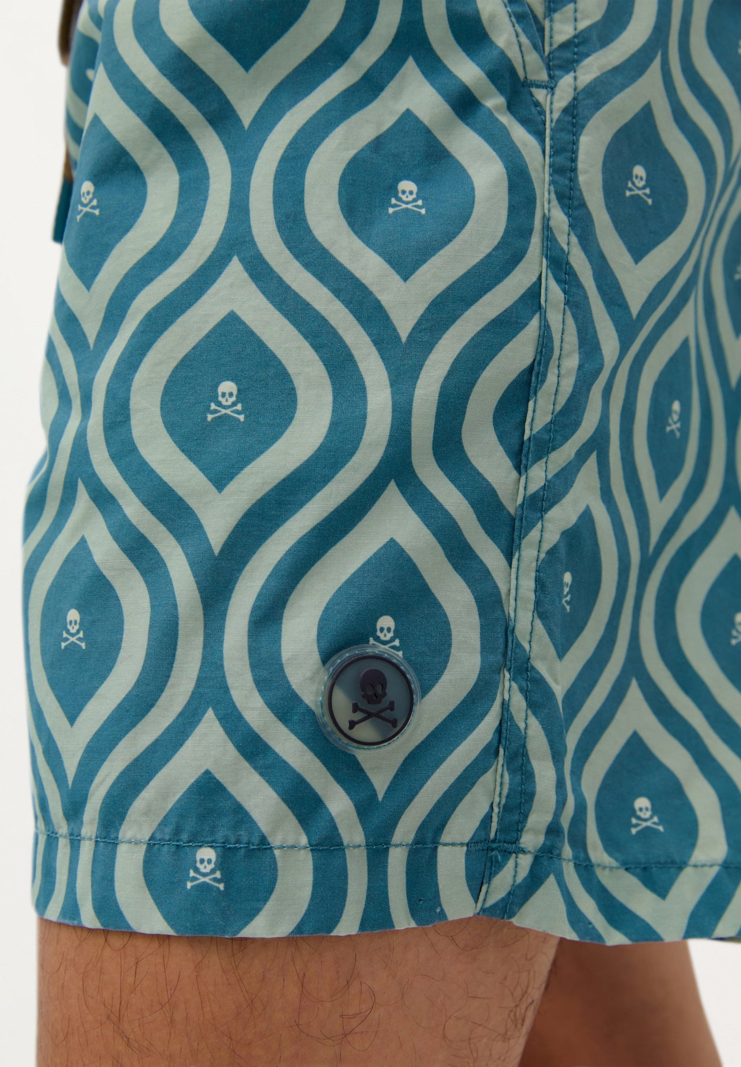 FATO DE BANHO COM PADRÃO DE ONDAS