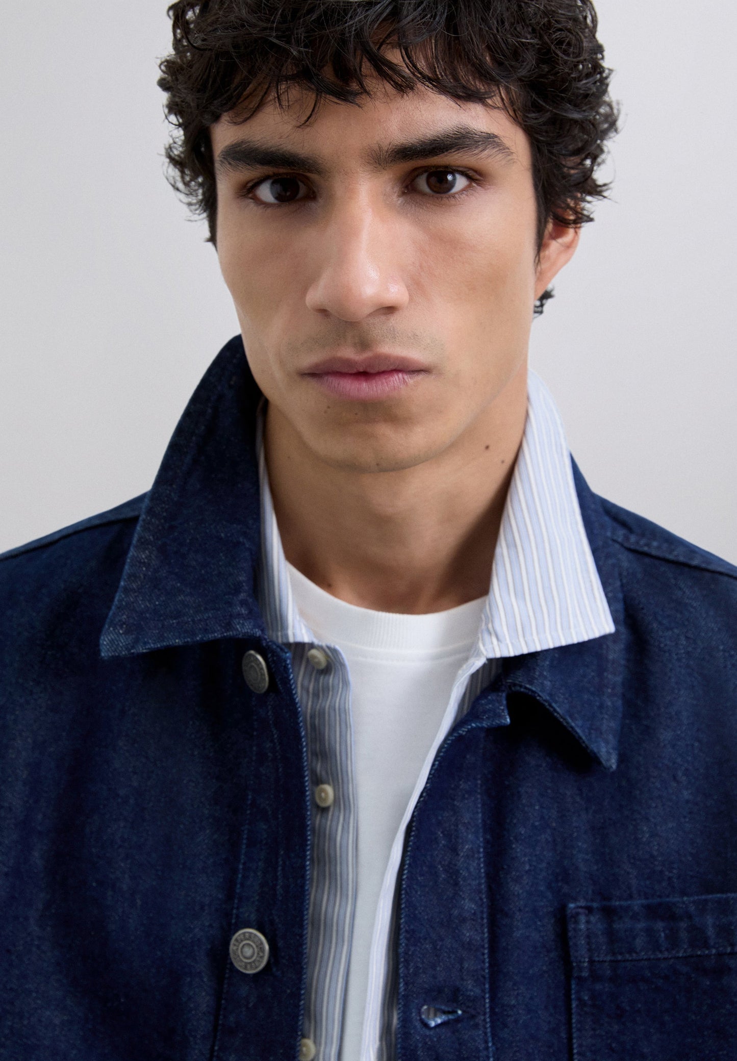 CASACO JEANS EFEITO DESBOTADO