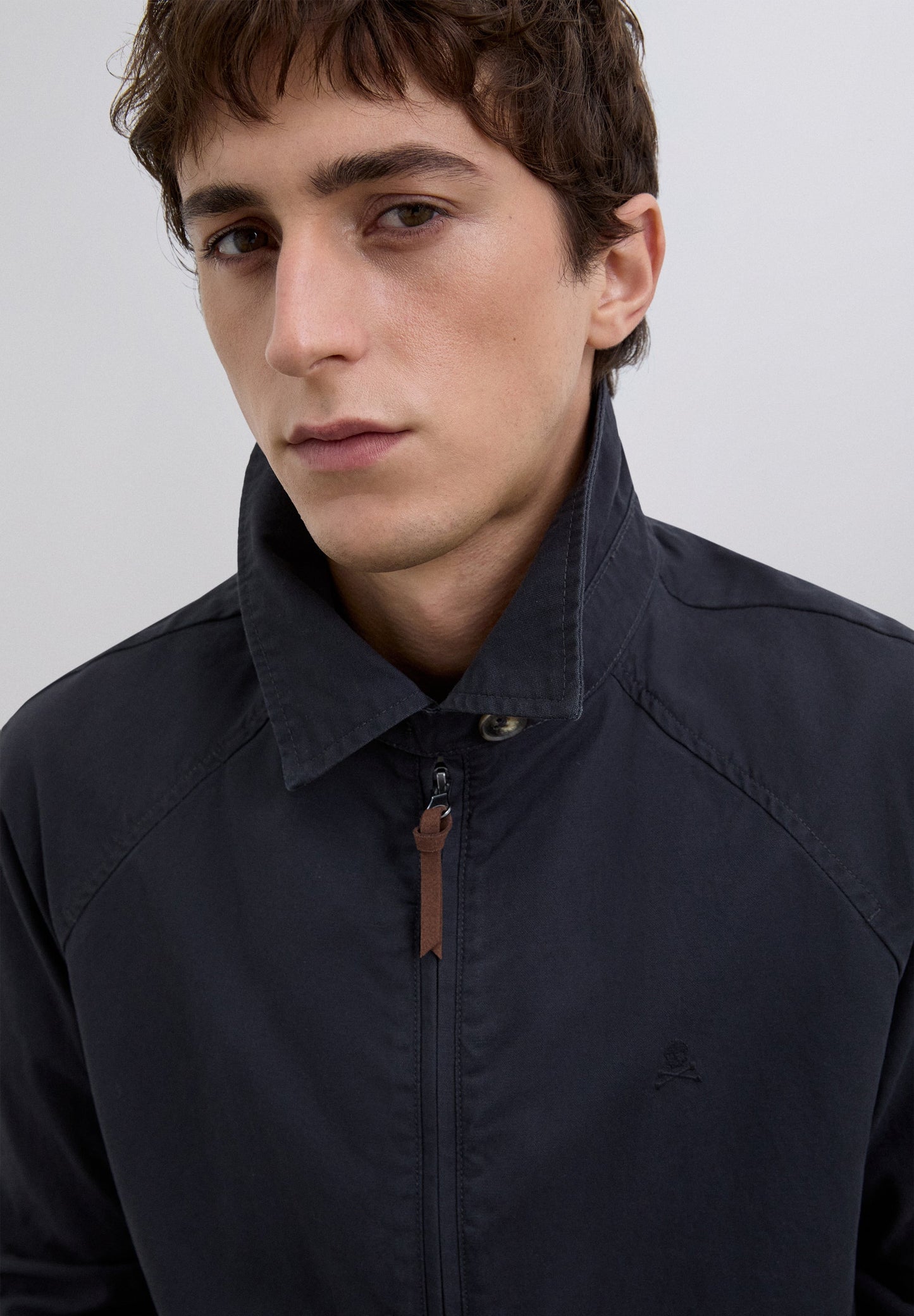 CASACO BOMBER COM LOGÓTIPO