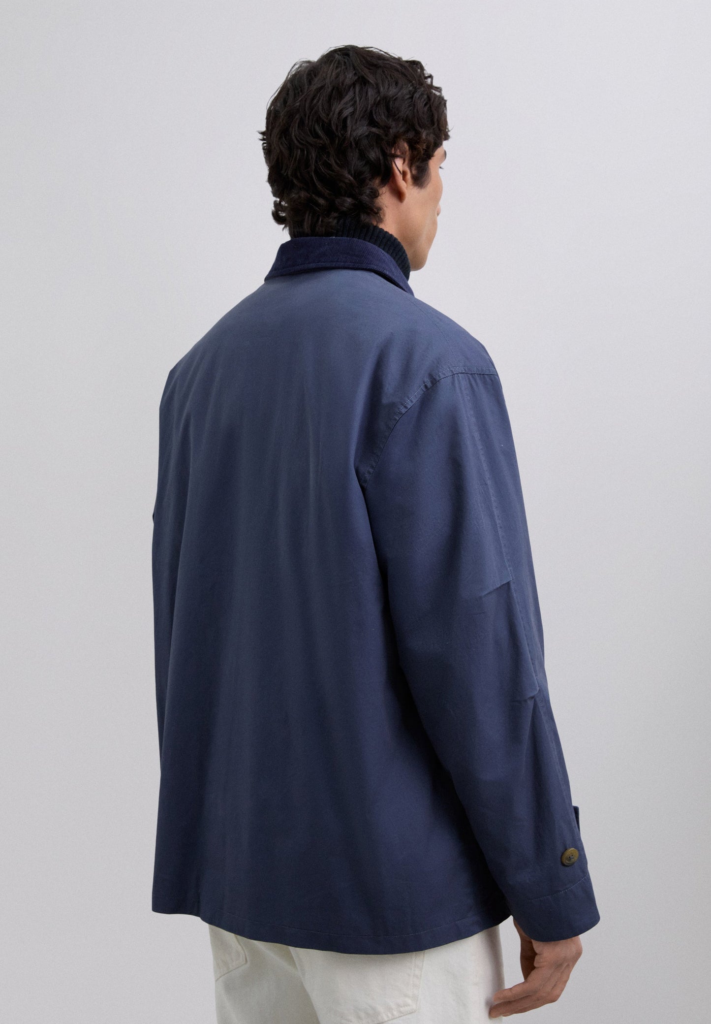 CASACO COM GOLA DE BOMBAZINA