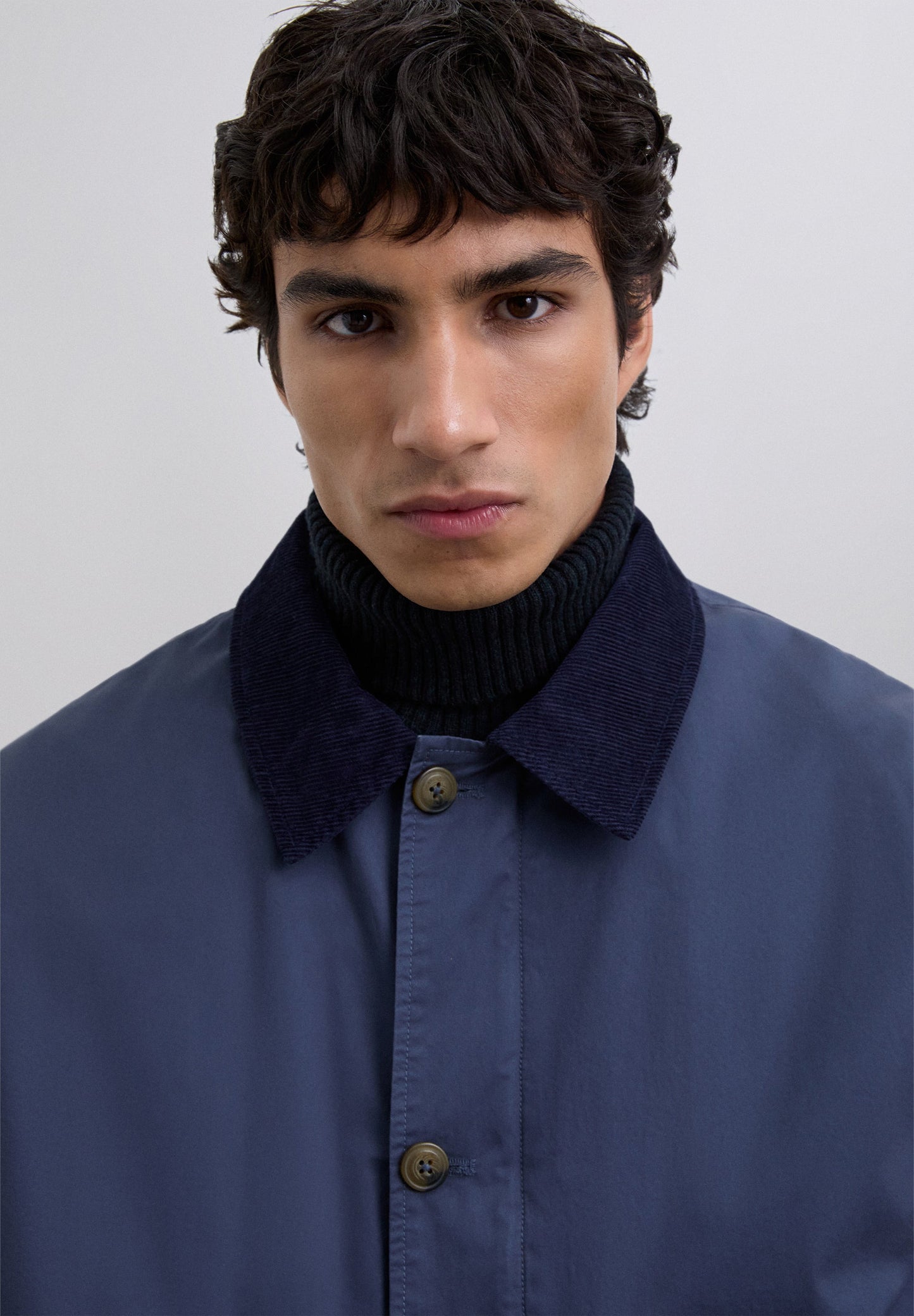 CASACO COM GOLA DE BOMBAZINA