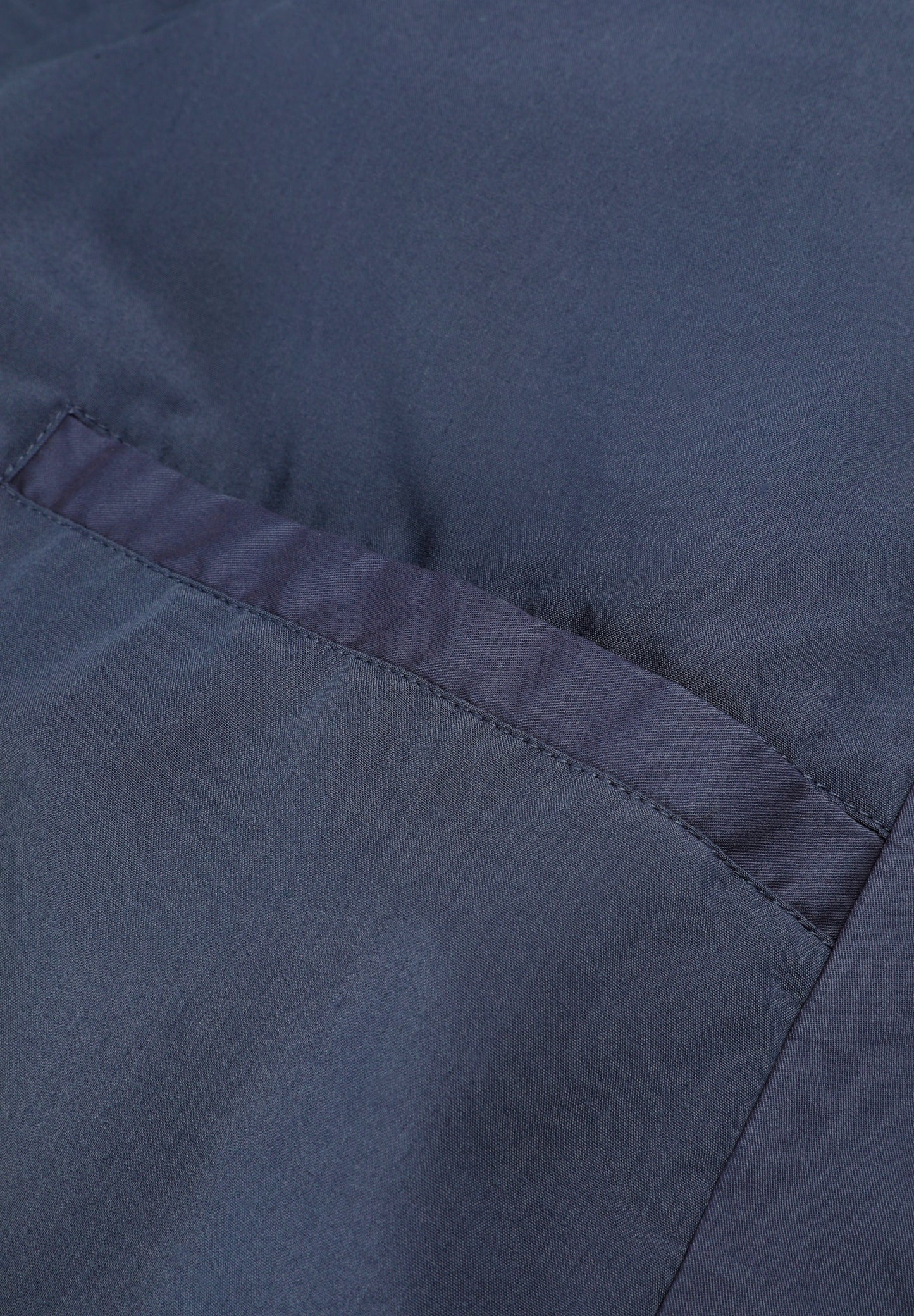 CASACO COM GOLA DE BOMBAZINA