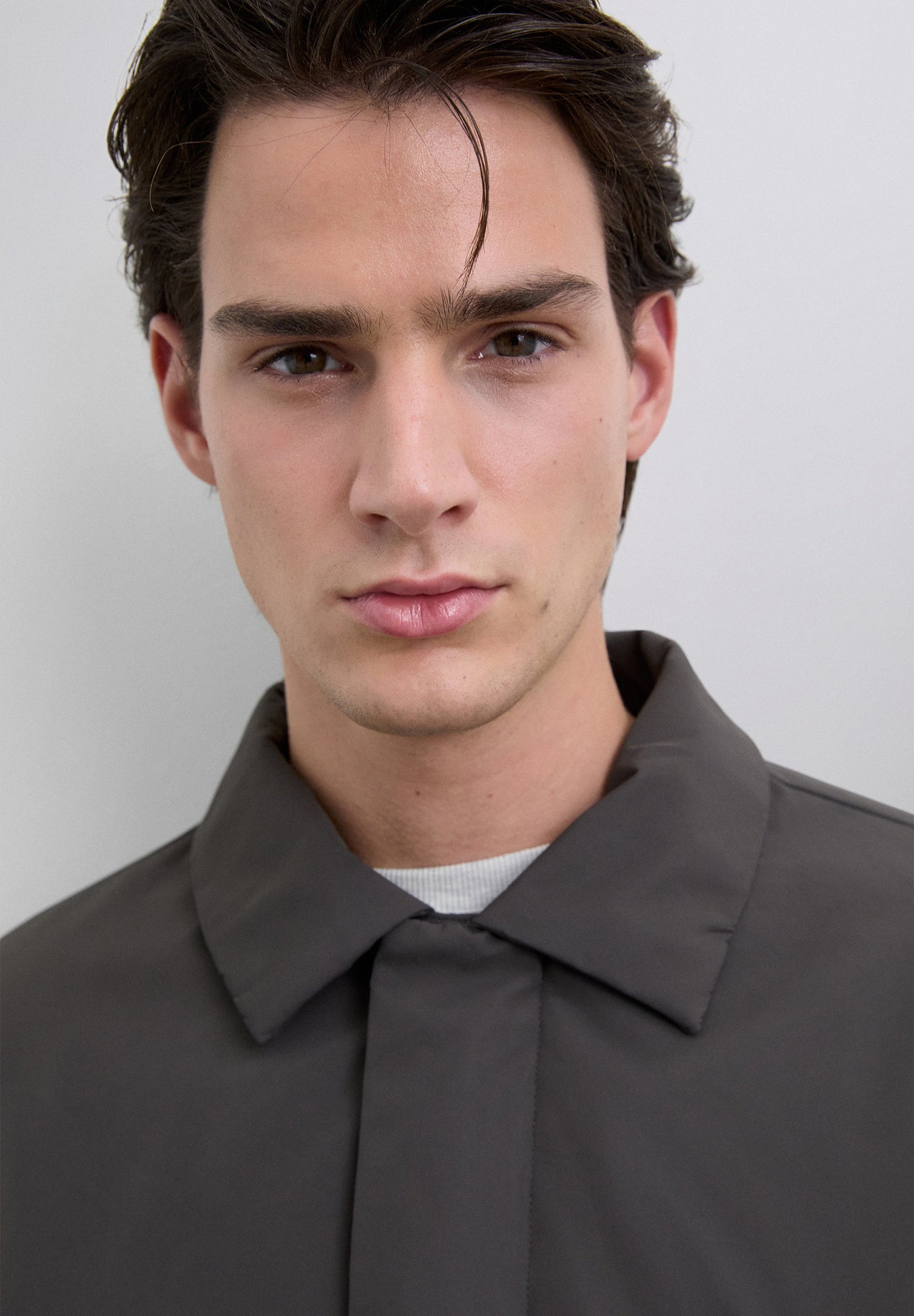 PARKA TÉCNICA COM BOLSOS E CAPUZ