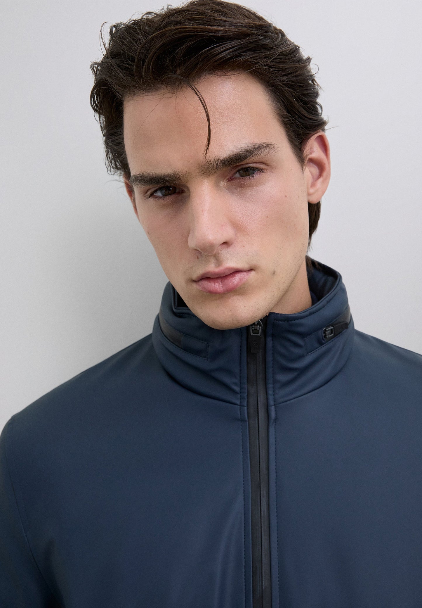 CARDIGAN COM CAPUZ IMPERMEÁVEL