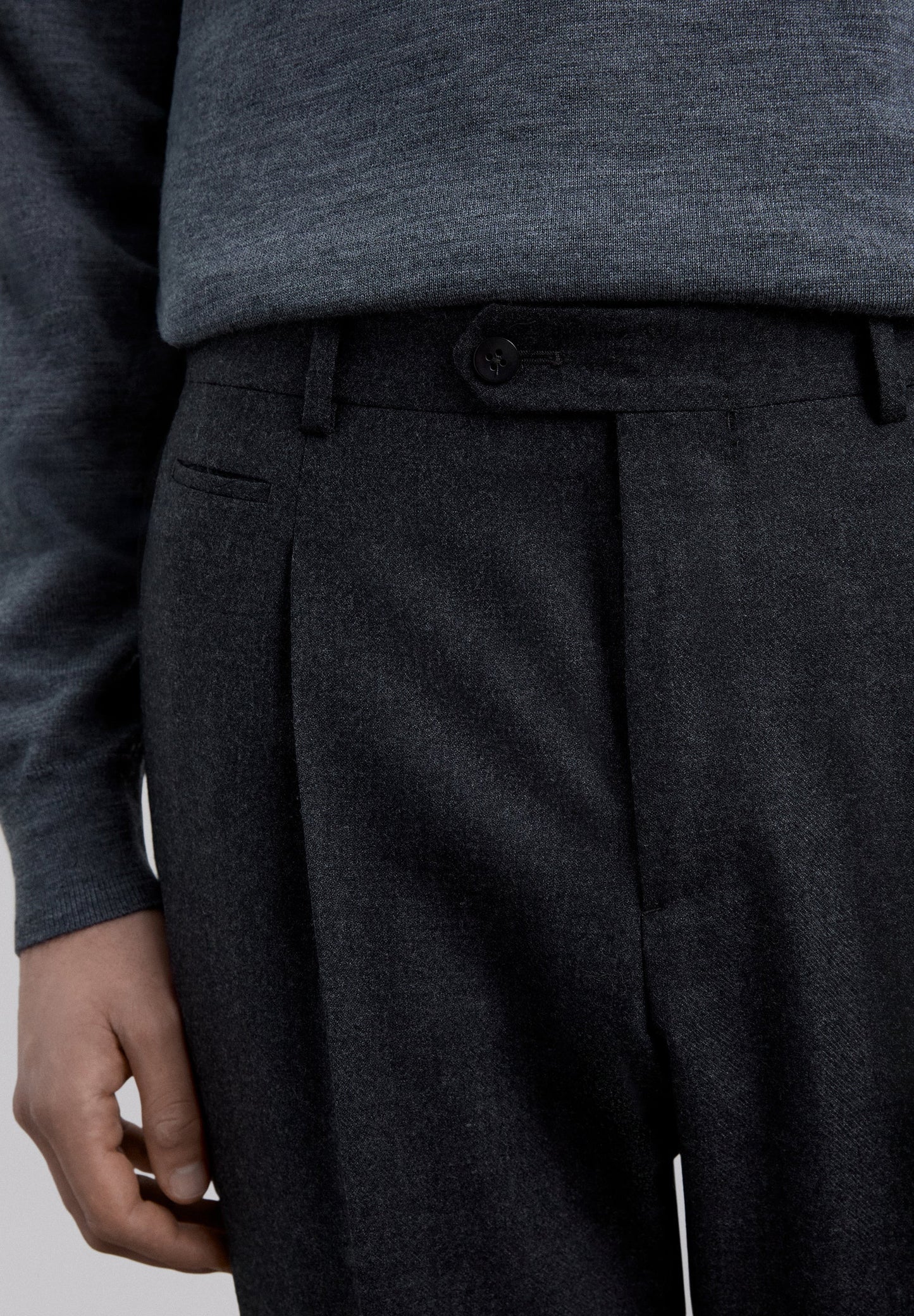 CALÇAS COM PINÇA EM LÃ E ALGODÃO