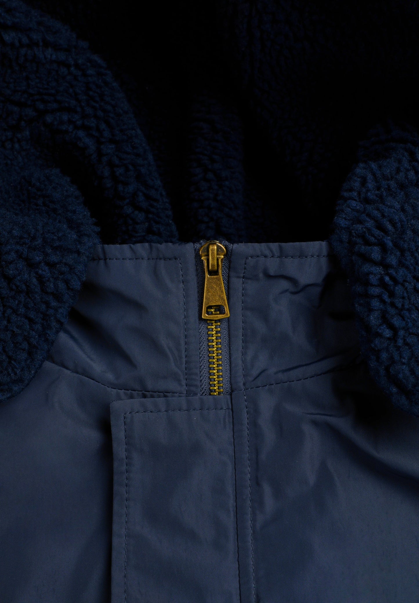 PARKA IMPERMEÁVEL COM LOGÓTIPO