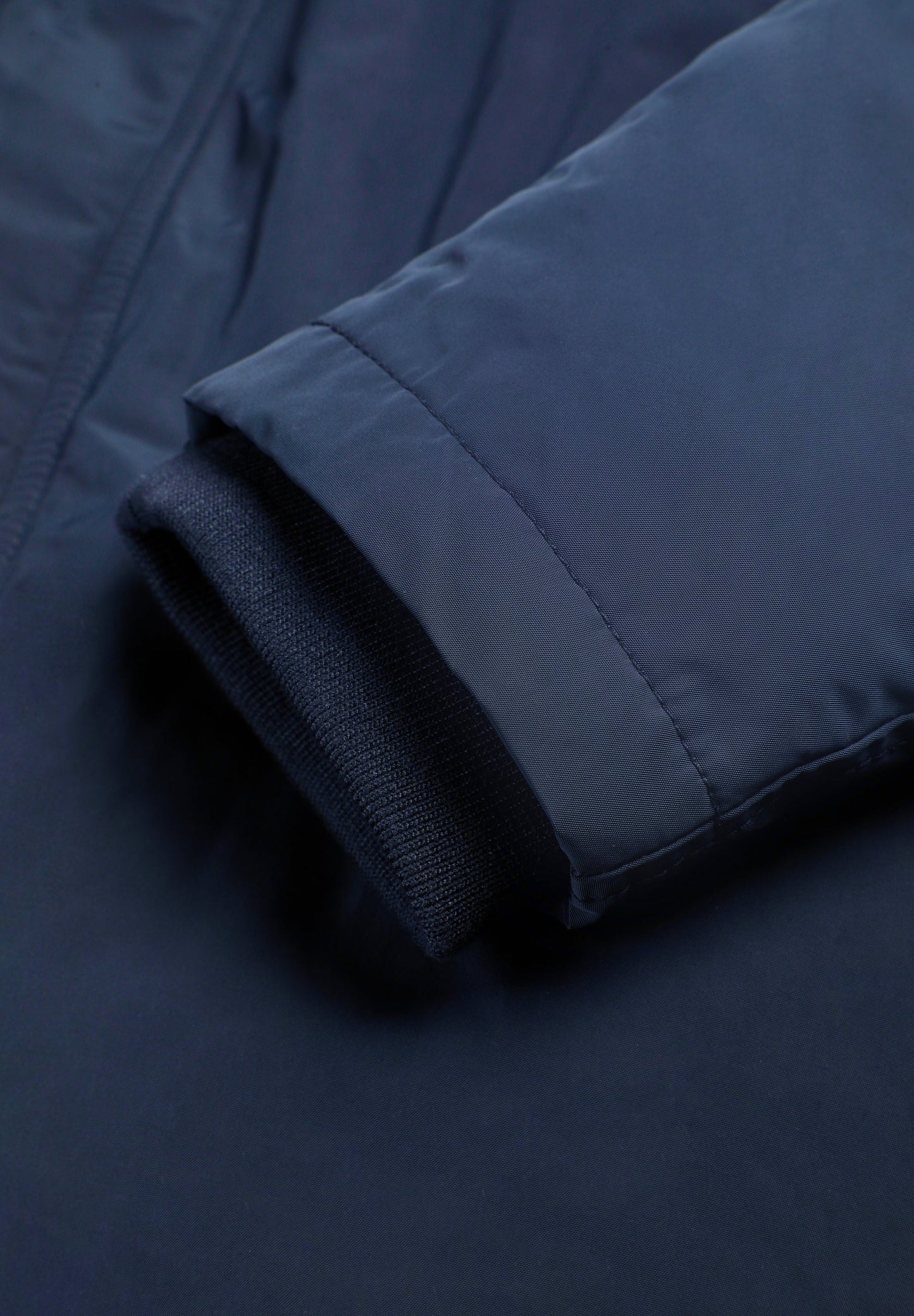 PARKA IMPERMEÁVEL COM LOGÓTIPO