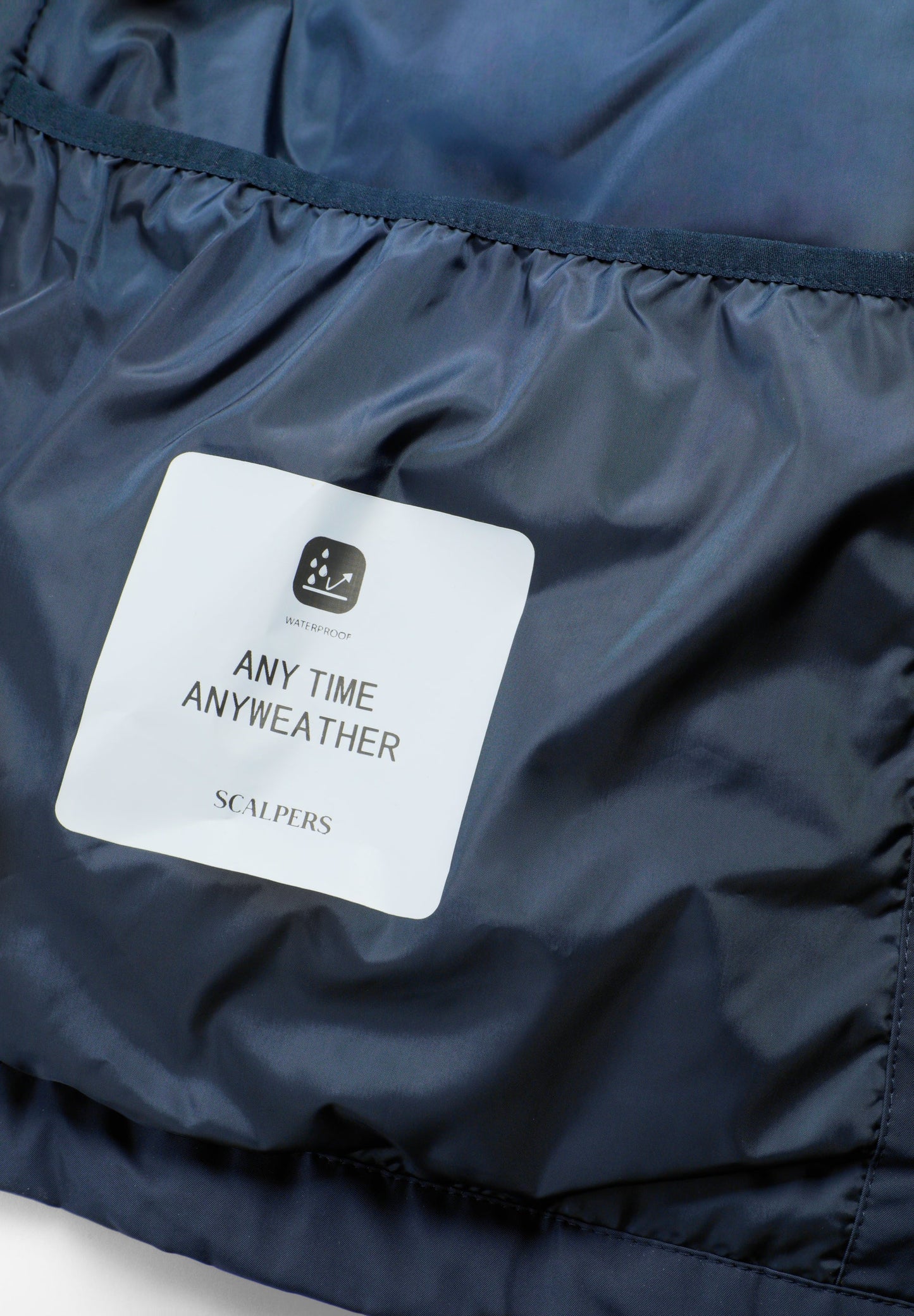 PARKA IMPERMEÁVEL COM LOGÓTIPO