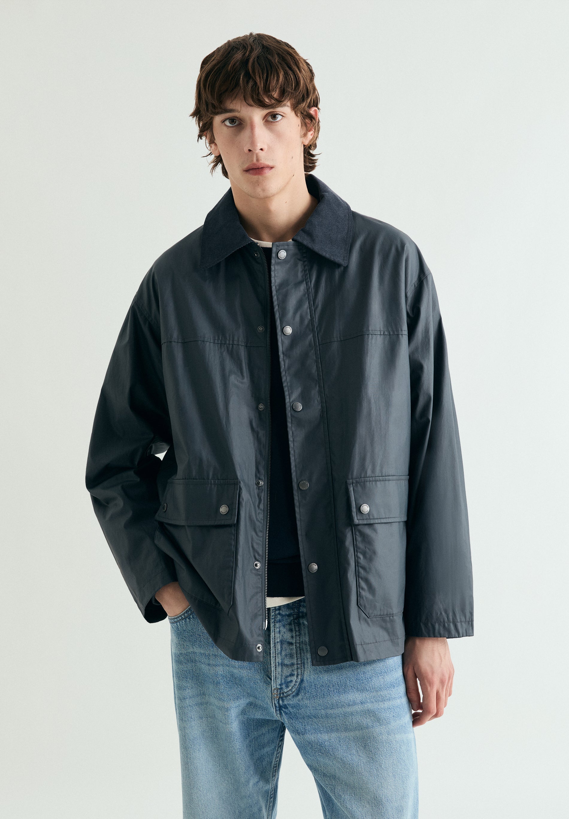 CARDIGAN ENCERADO COM BOTÕES DE PRESSÃO