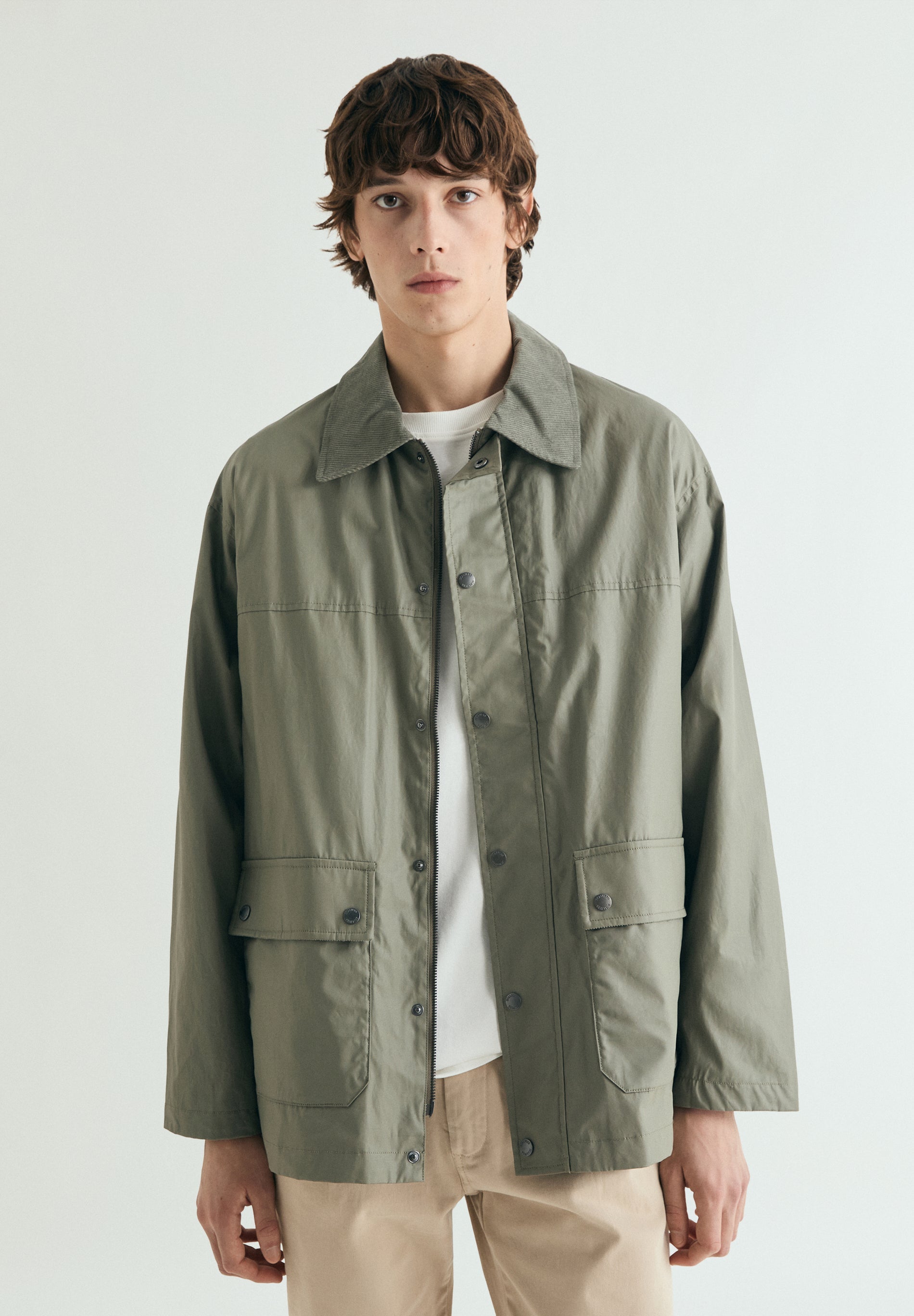 CARDIGAN ENCERADO COM BOTÕES DE PRESSÃO