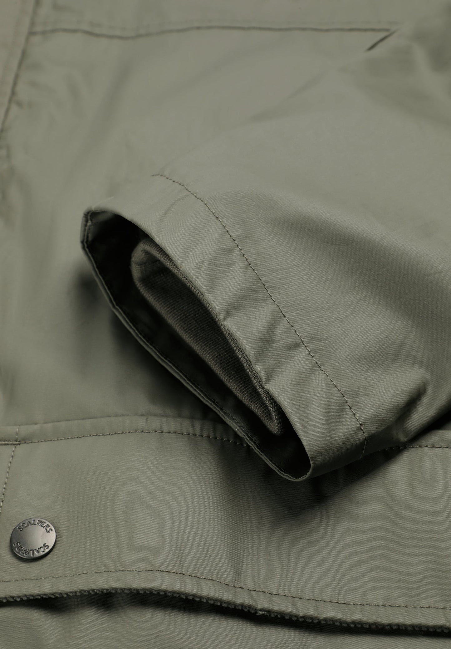 CARDIGAN ENCERADO COM BOTÕES DE PRESSÃO