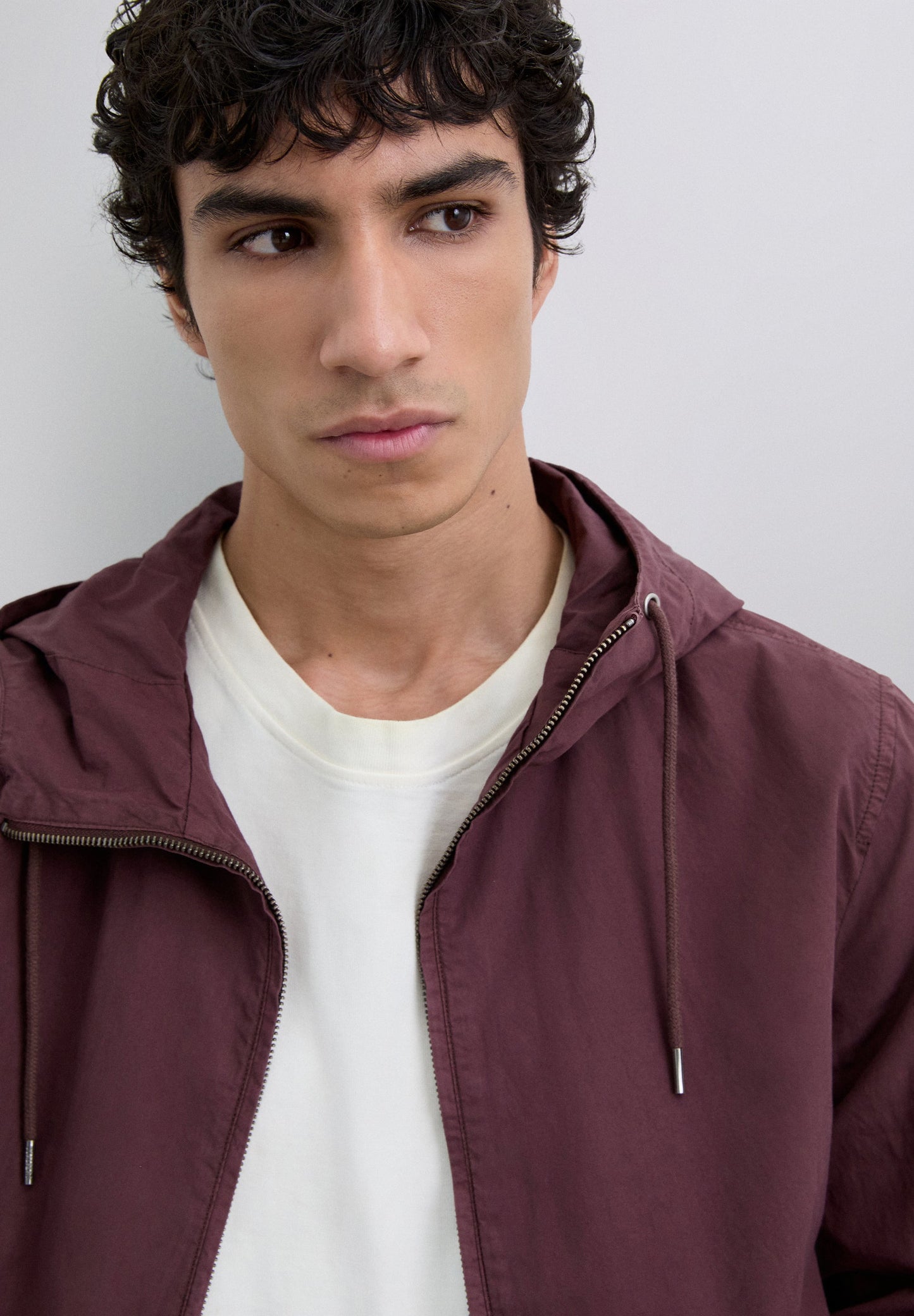 CASACO LEVE COM CAPUZ