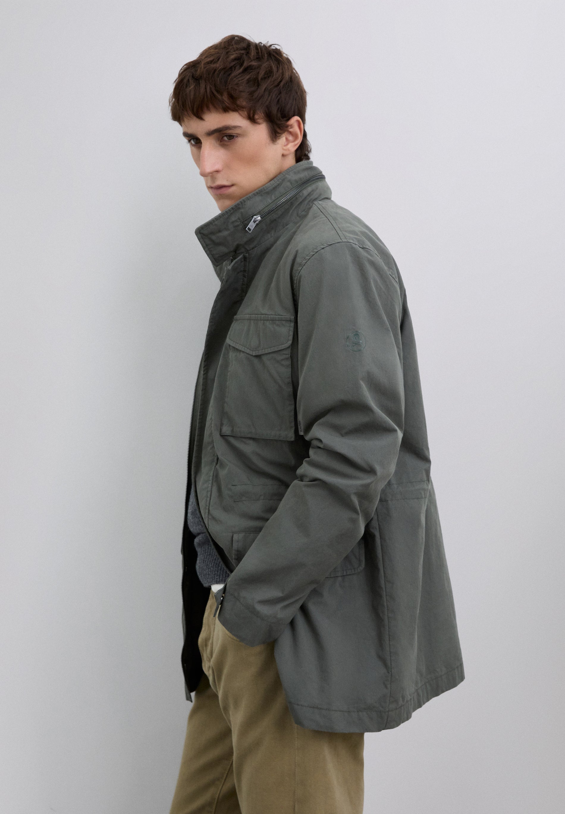 PARKA MILITAR COM LOGÓTIPO