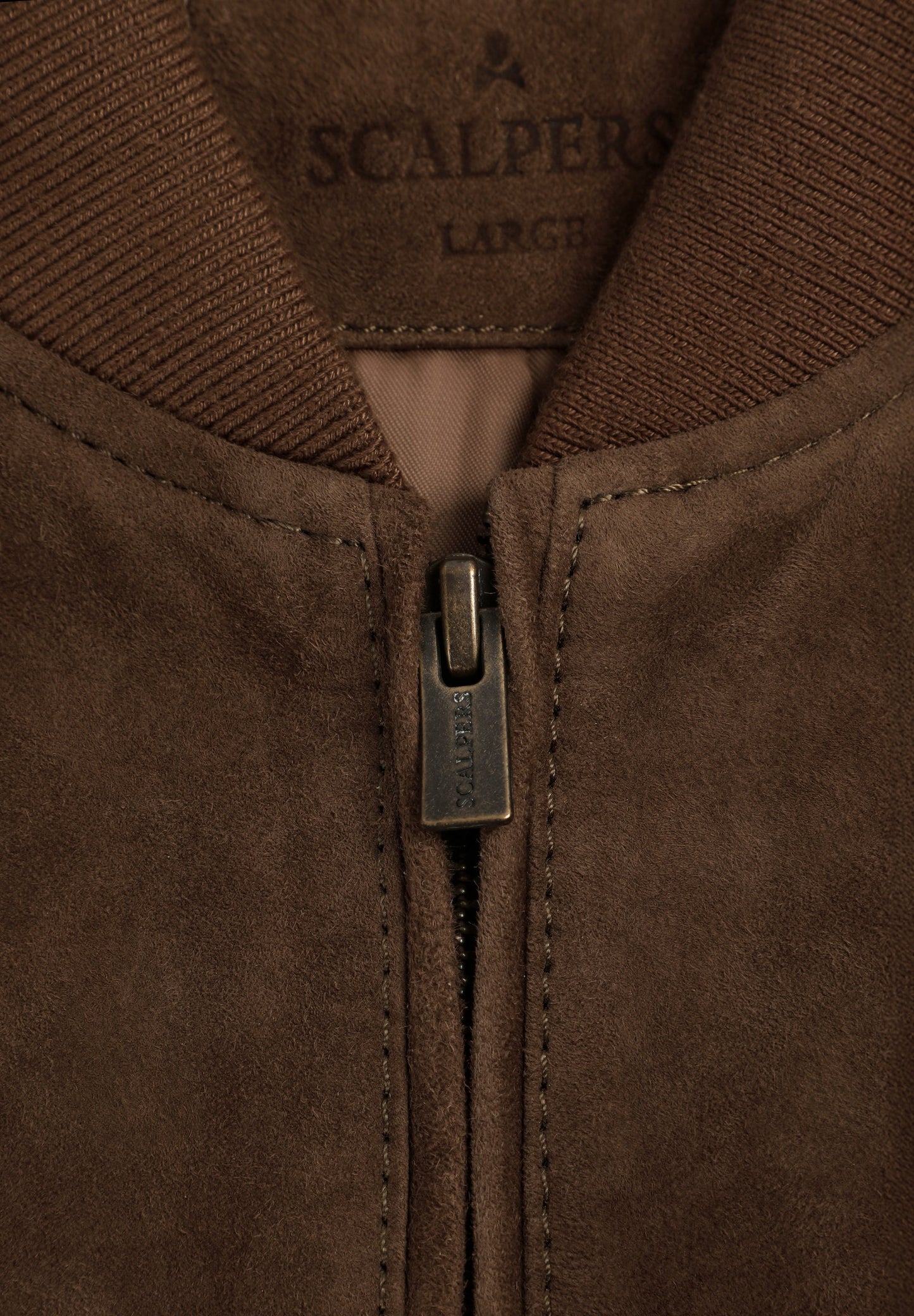 CASACO BOMBER EM PELE