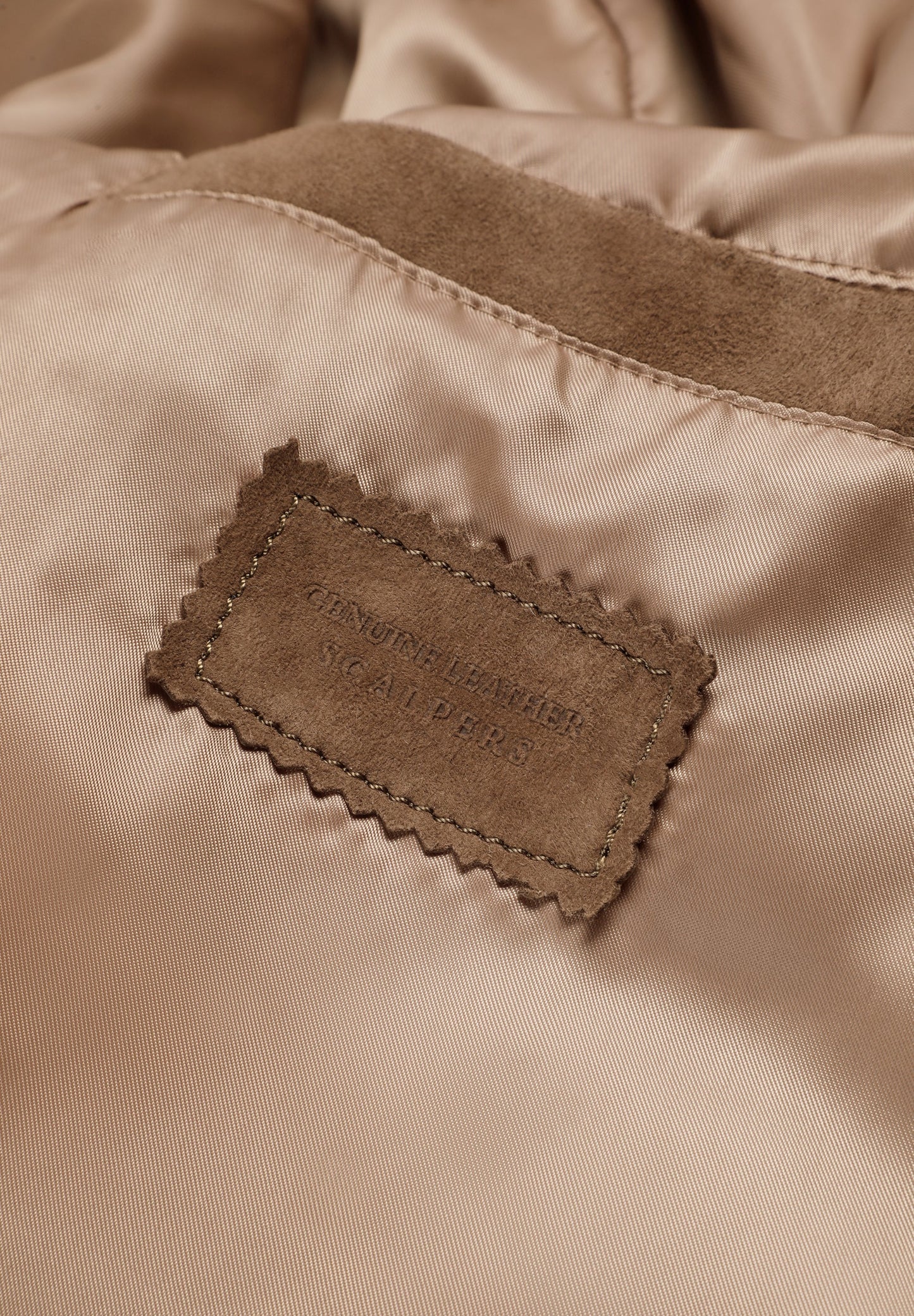 CASACO BOMBER EM PELE