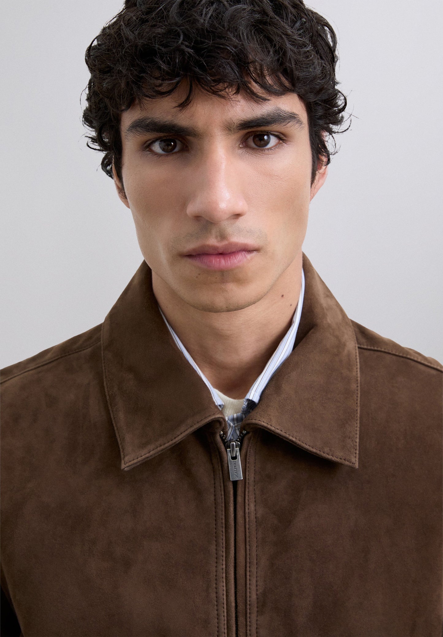 BLUSÃO EM PELE DE CAMURÇA