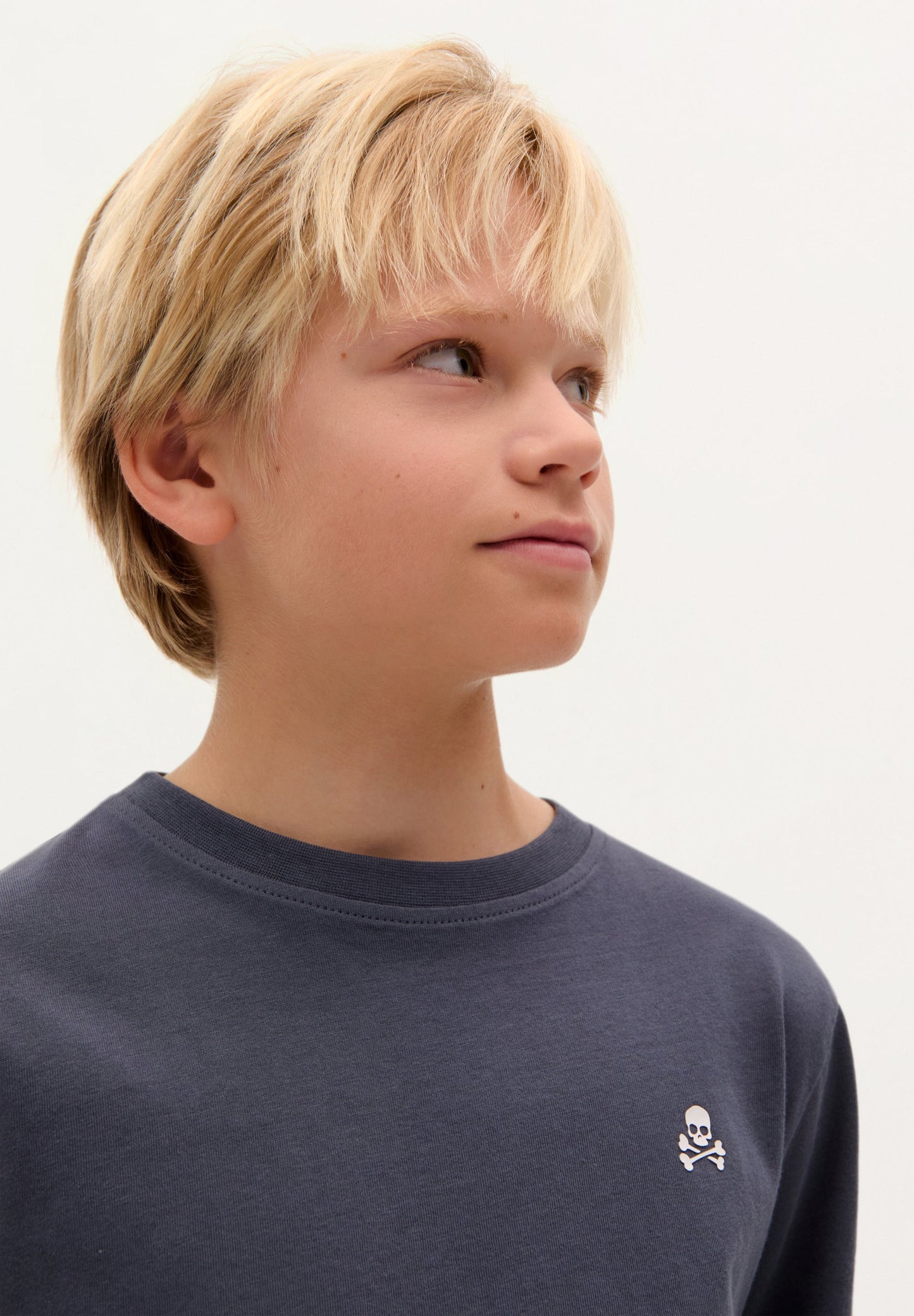 T-SHIRT COM PADRÃO RACE
