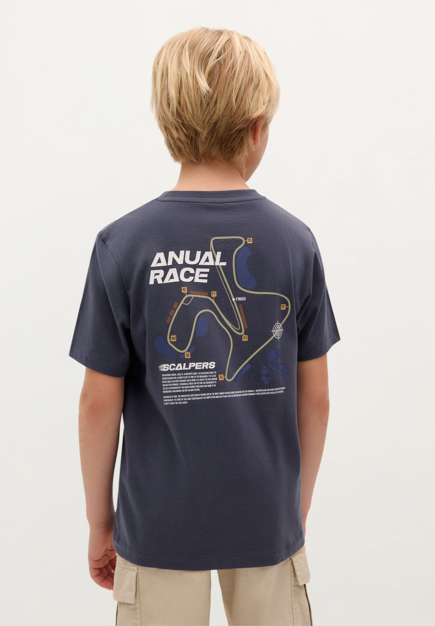 T-SHIRT COM PADRÃO RACE