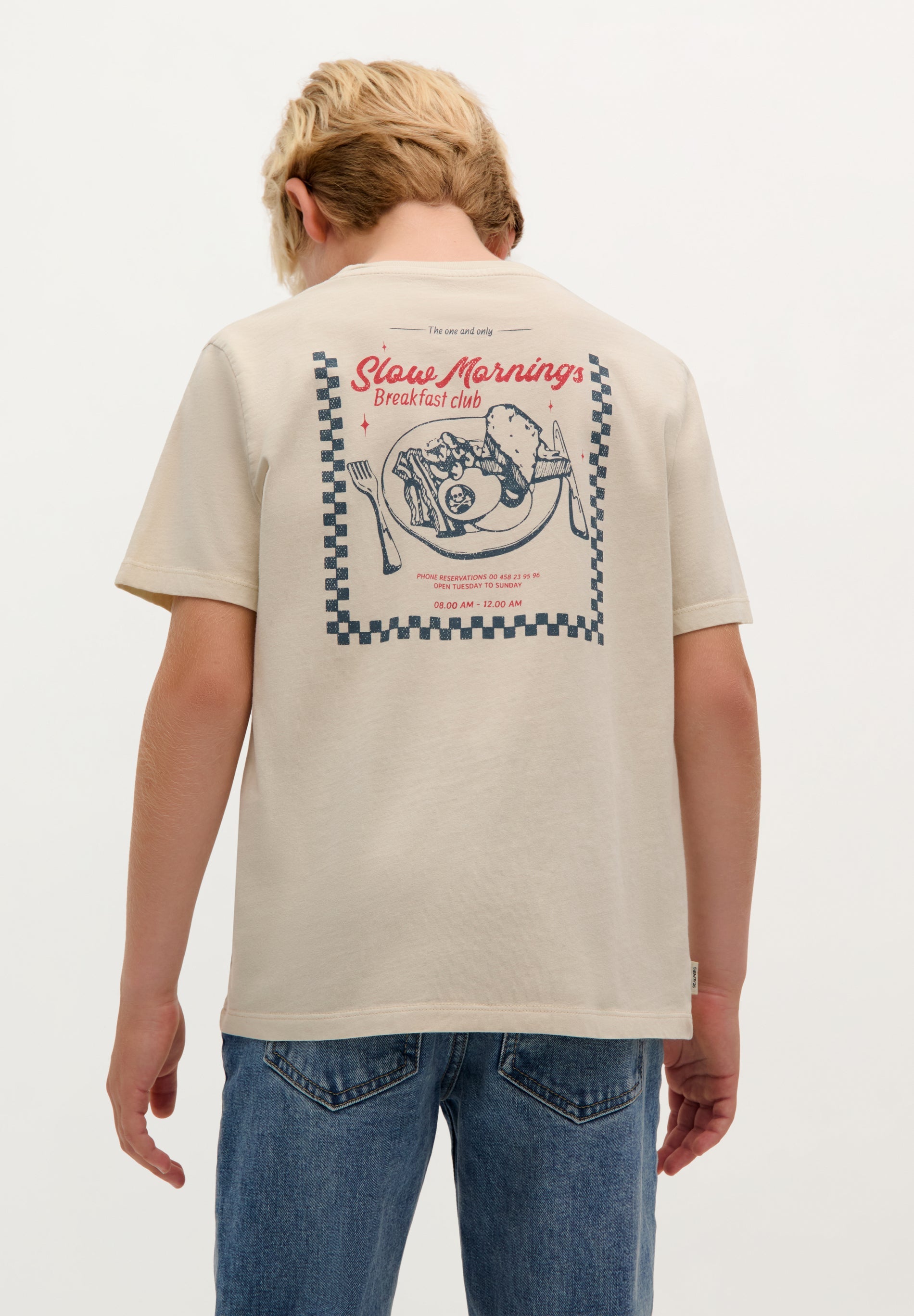 T-SHIRT COM PADRÃO BREAKFAST