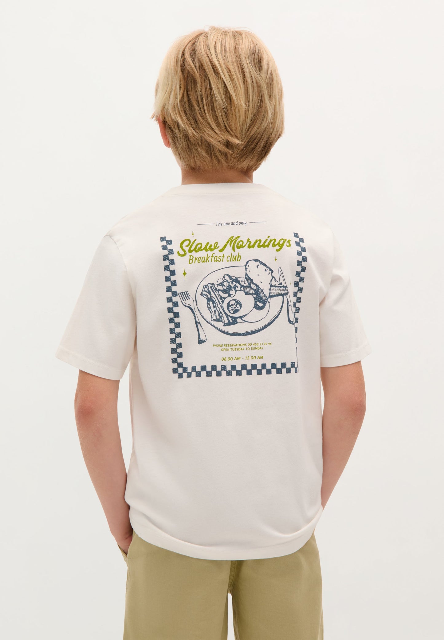 T-SHIRT COM PADRÃO BREAKFAST