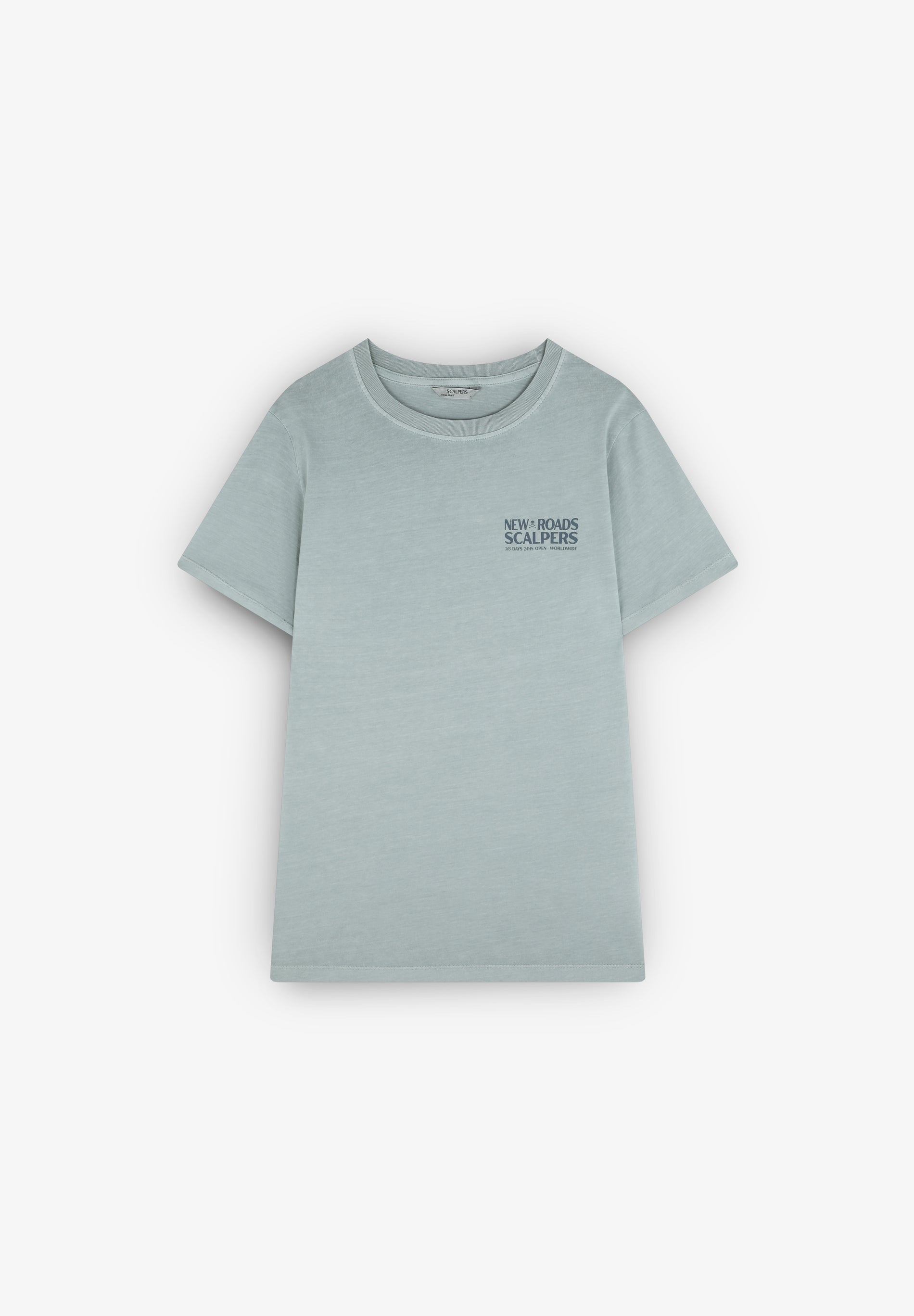 T-SHIRT COM PADRÃO ATRÁS