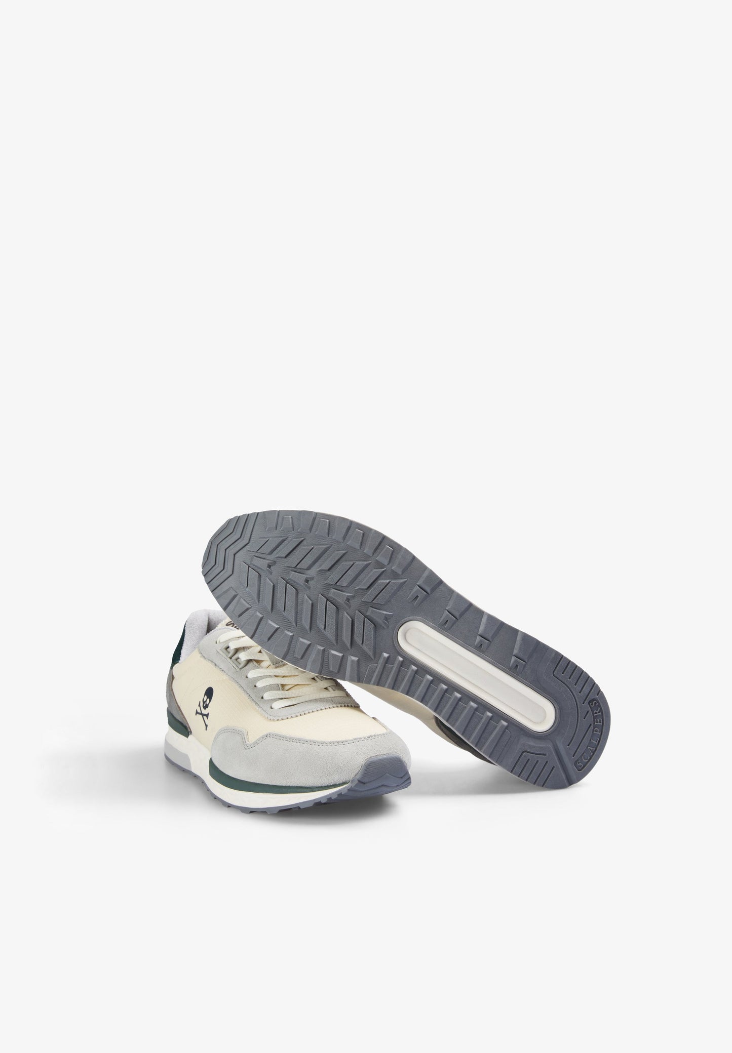 SAPATILHAS COM SKULL LATERAL