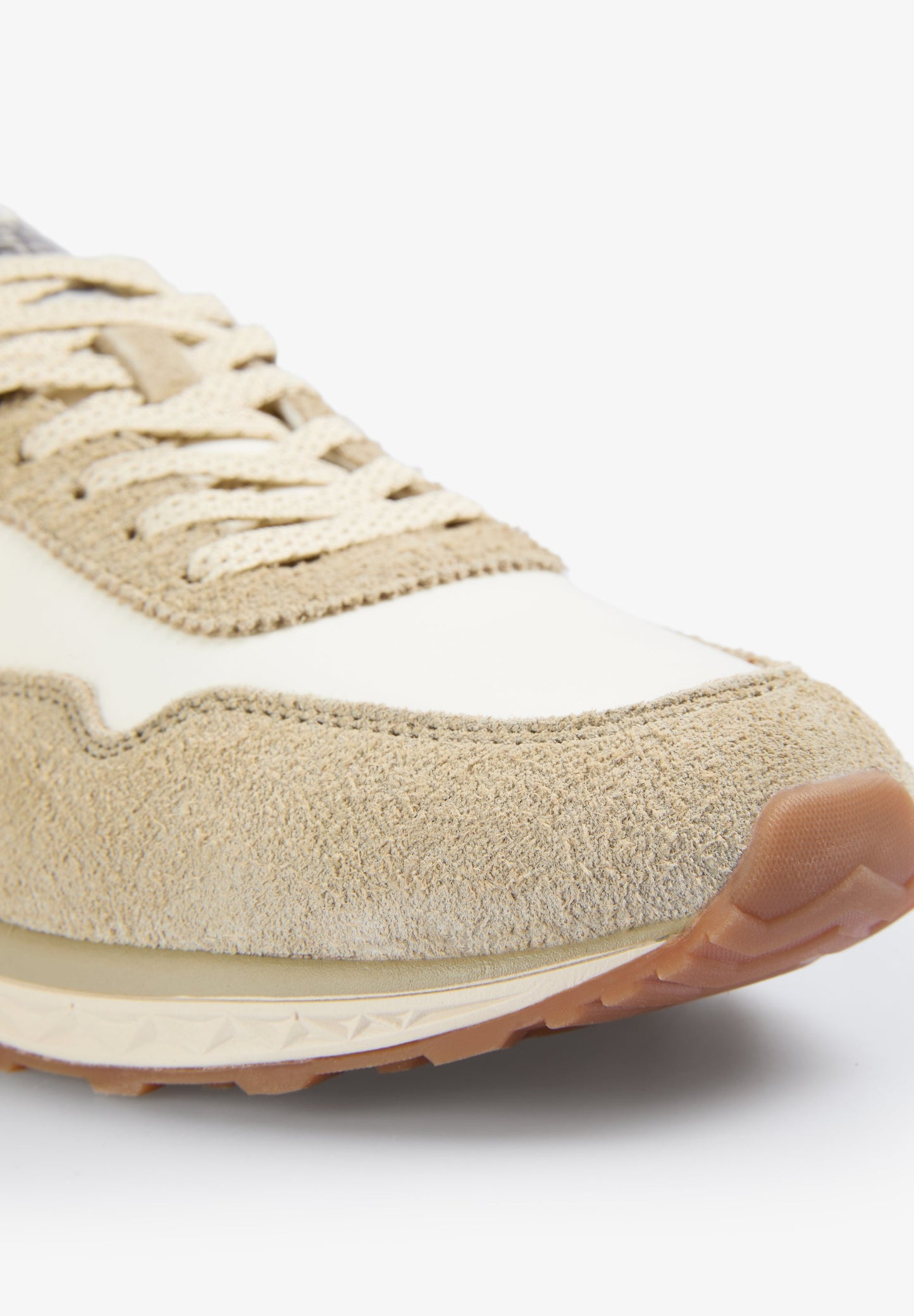 SAPATILHAS COM SKULL LATERAL