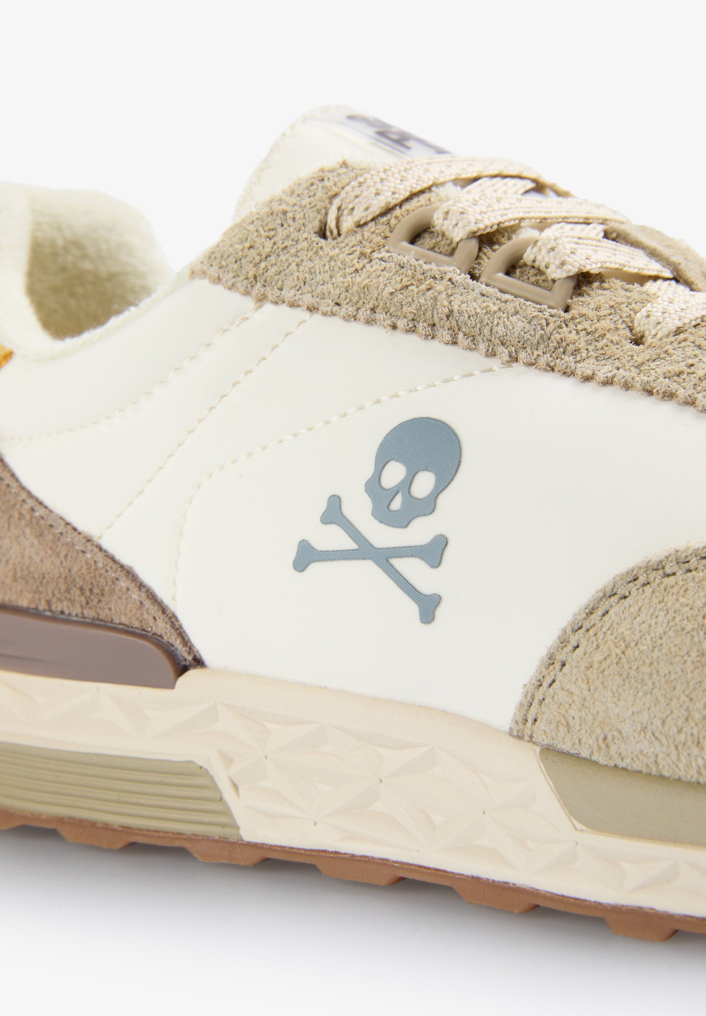 SAPATILHAS COM SKULL LATERAL