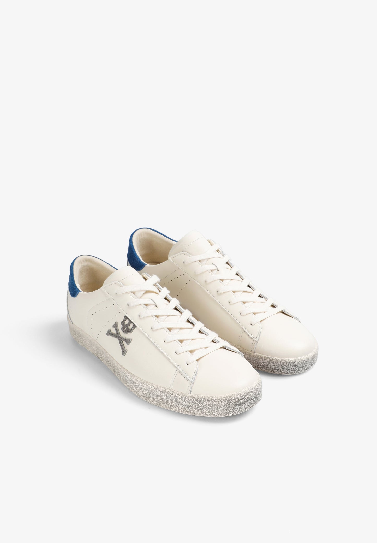 SAPATILHAS COM SKULL E SOLA DE CASCO