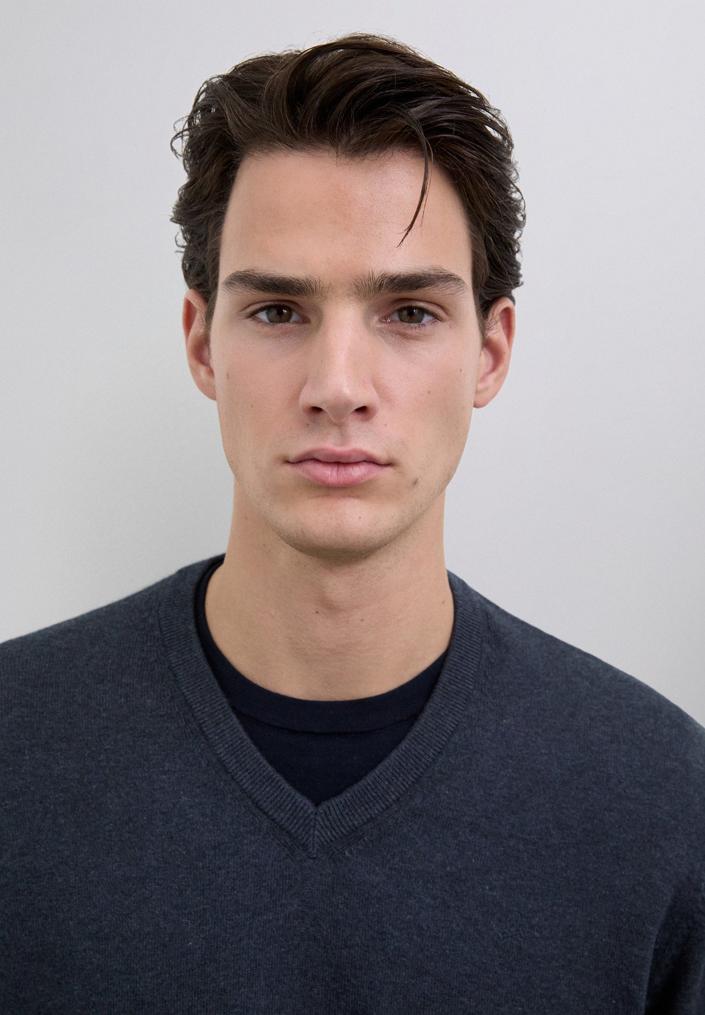 CAMISOLA EM BICO COM LOGÓTIPO