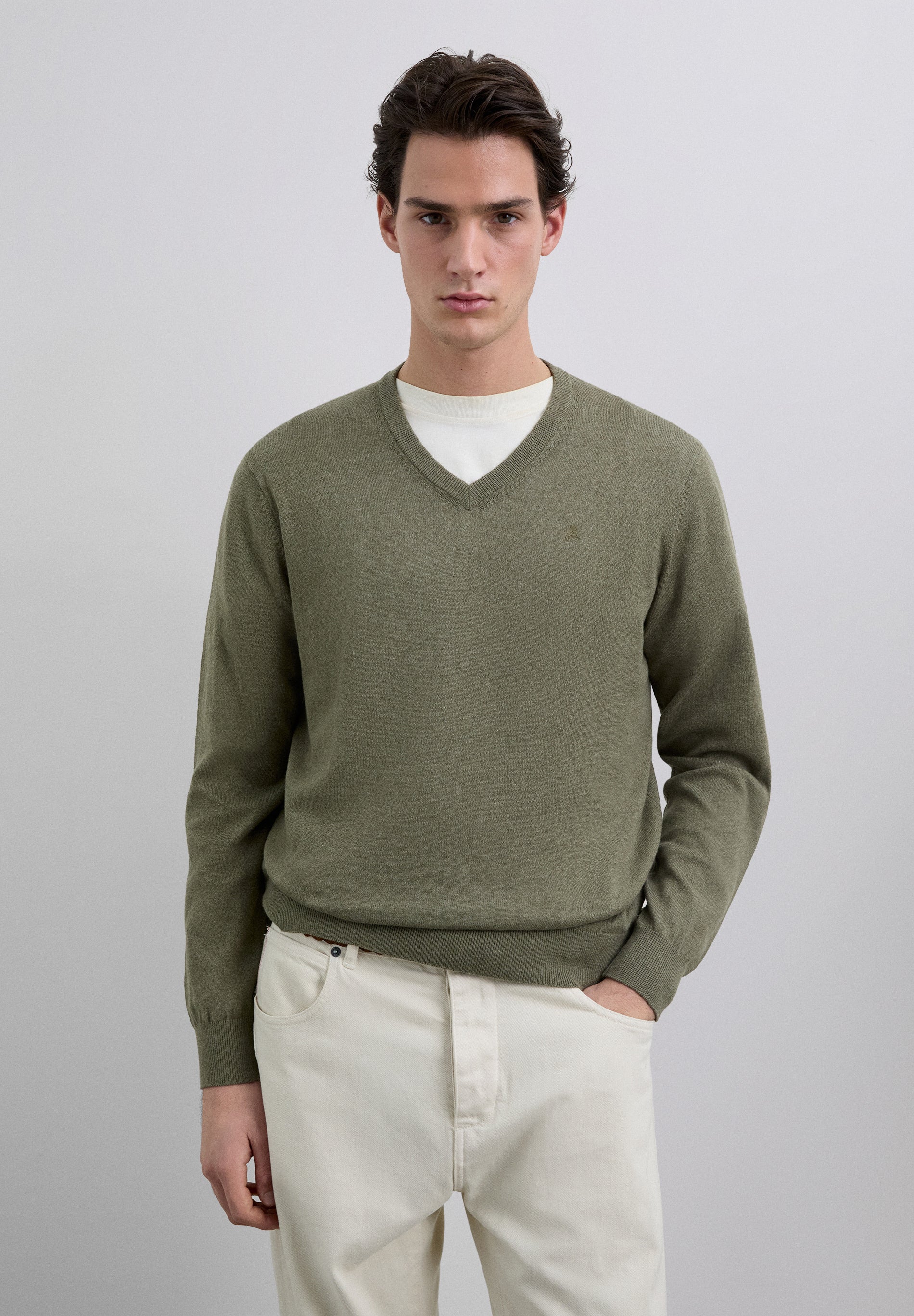 CAMISOLA EM BICO COM LOGÓTIPO