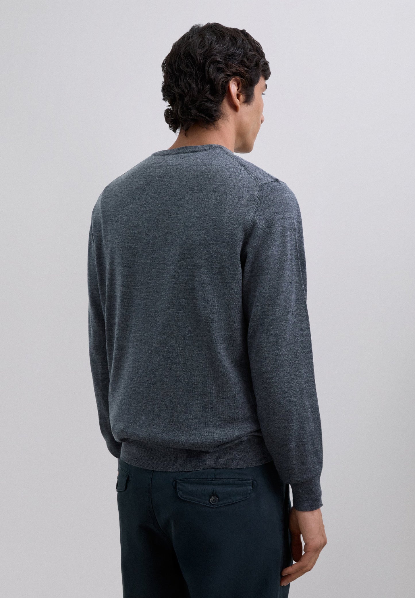 SWEATER DE LÃ COM SKULL BORDADA