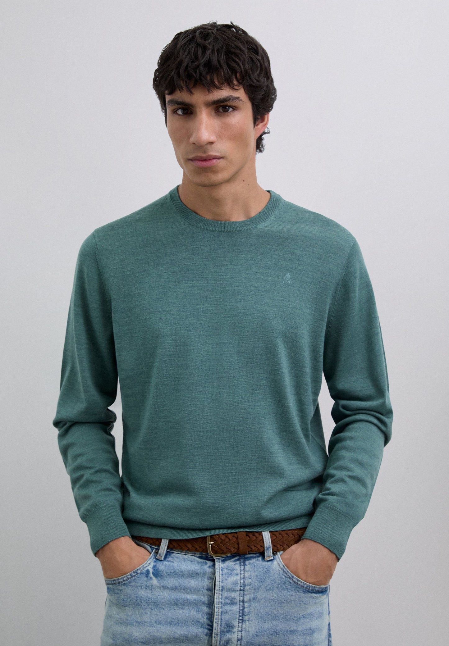 SWEATER DE LÃ COM SKULL BORDADA