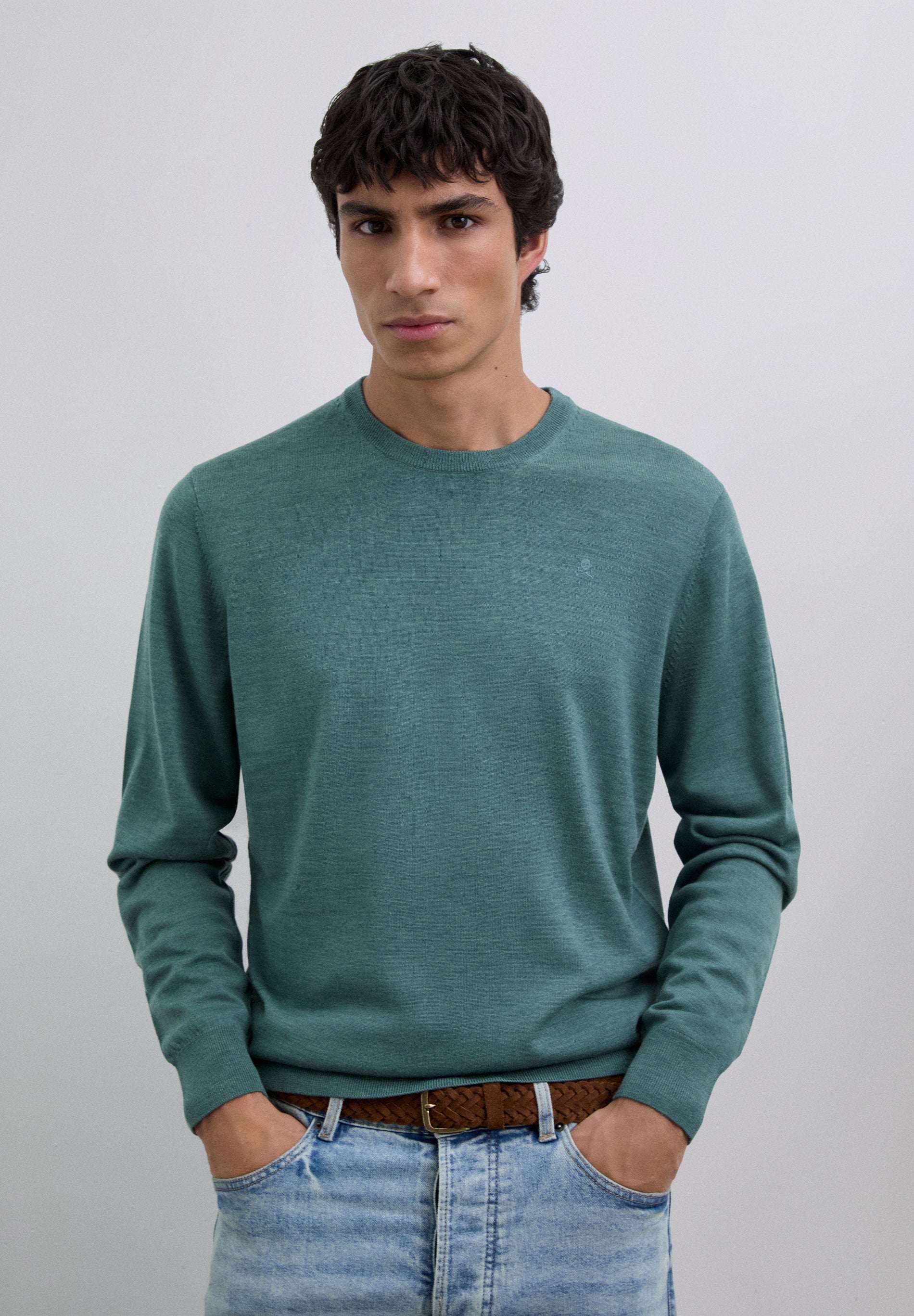 SWEATER DE LÃ COM SKULL BORDADA