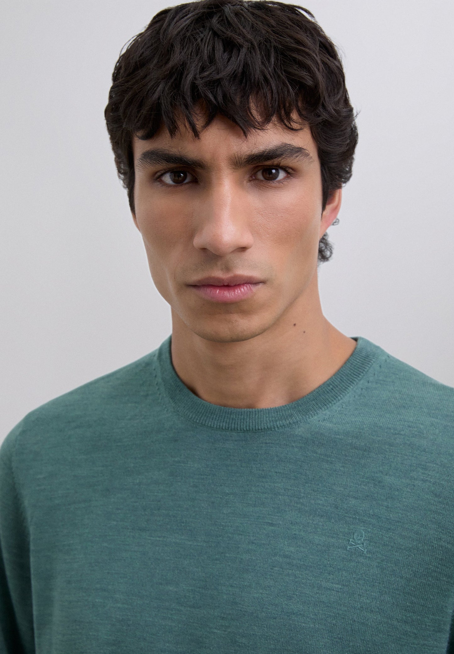 SWEATER DE LÃ COM SKULL BORDADA