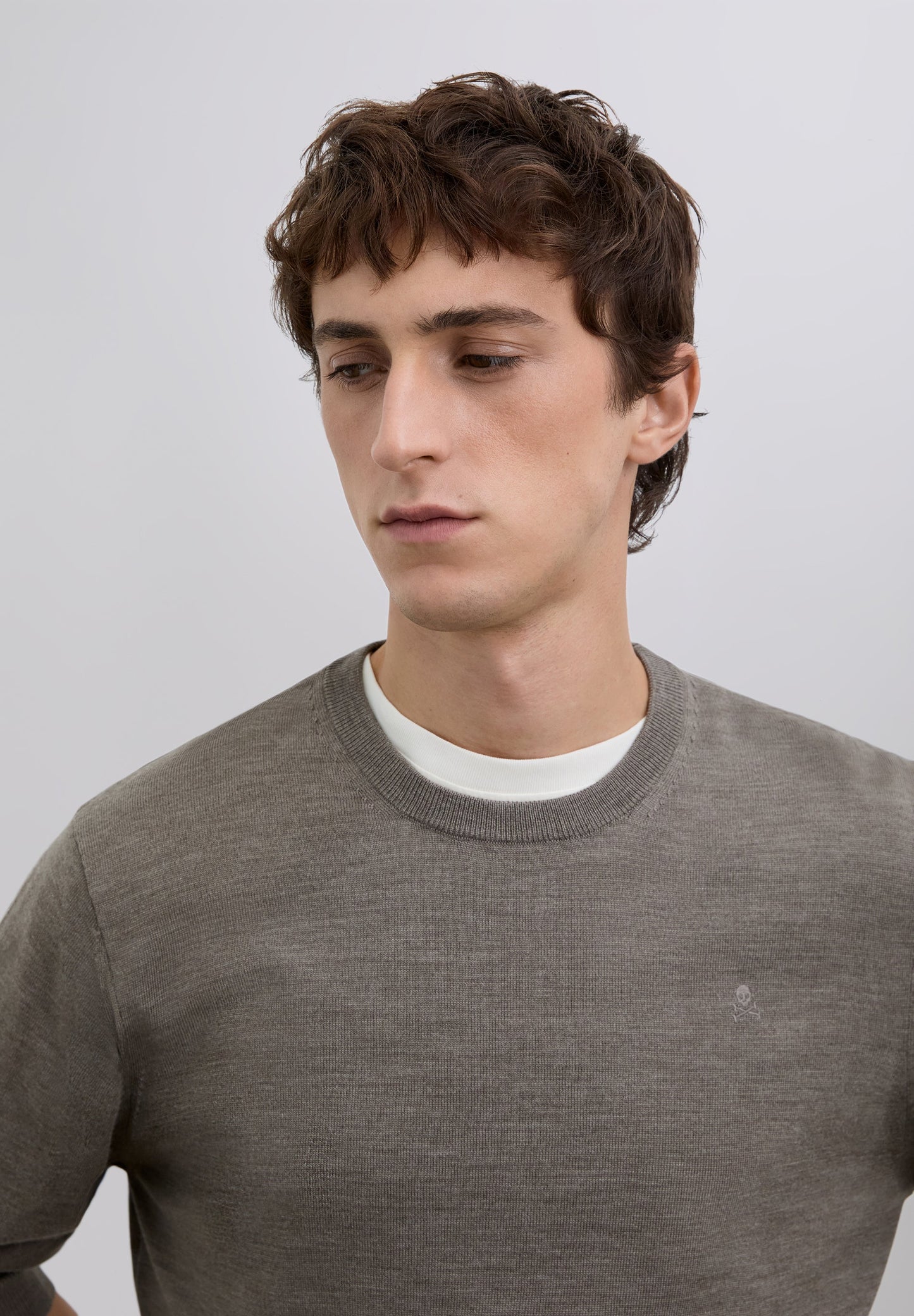 SWEATER DE LÃ COM SKULL BORDADA