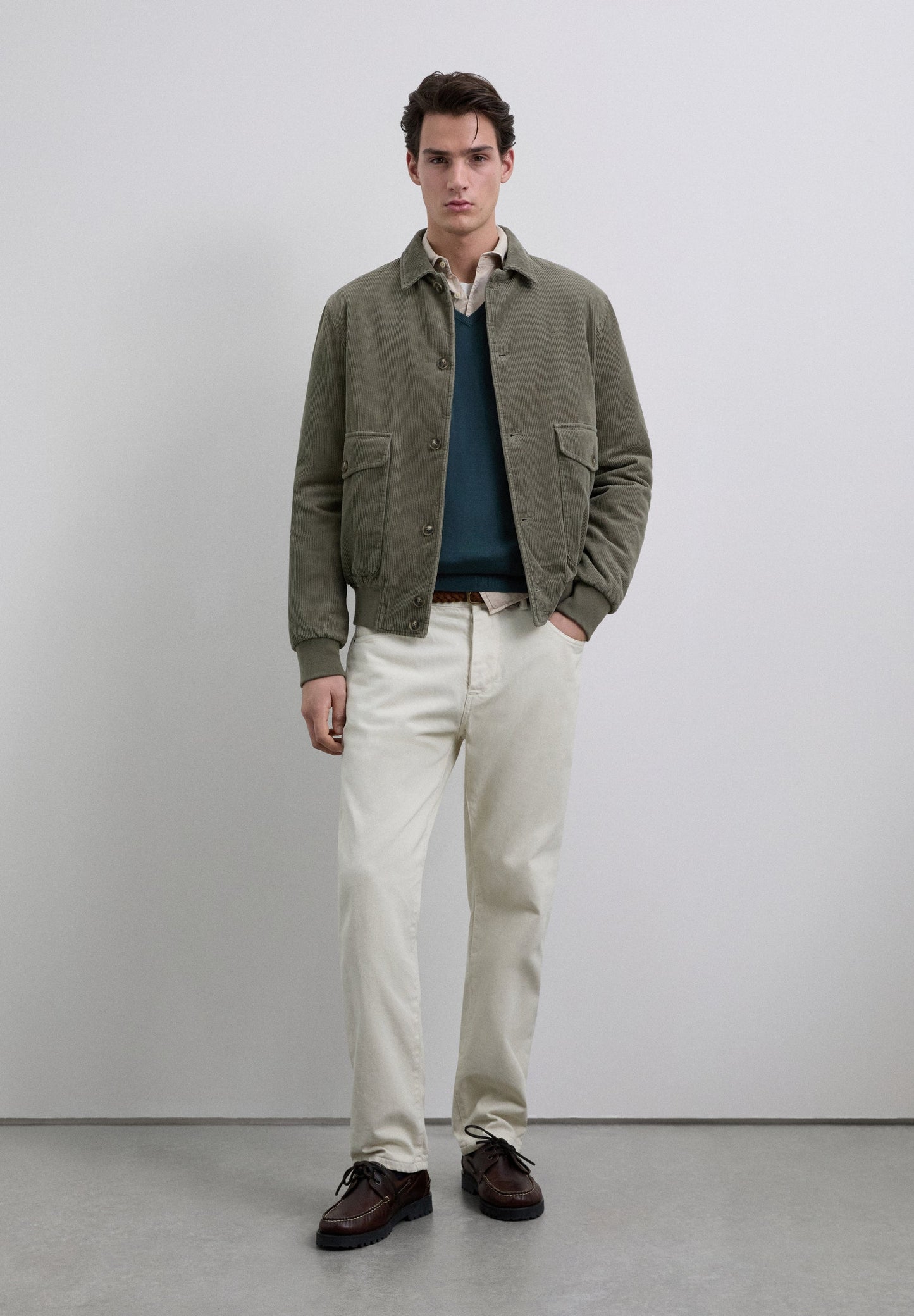 SWEATER DE LÃ COM DECOTE EM V E SKULL