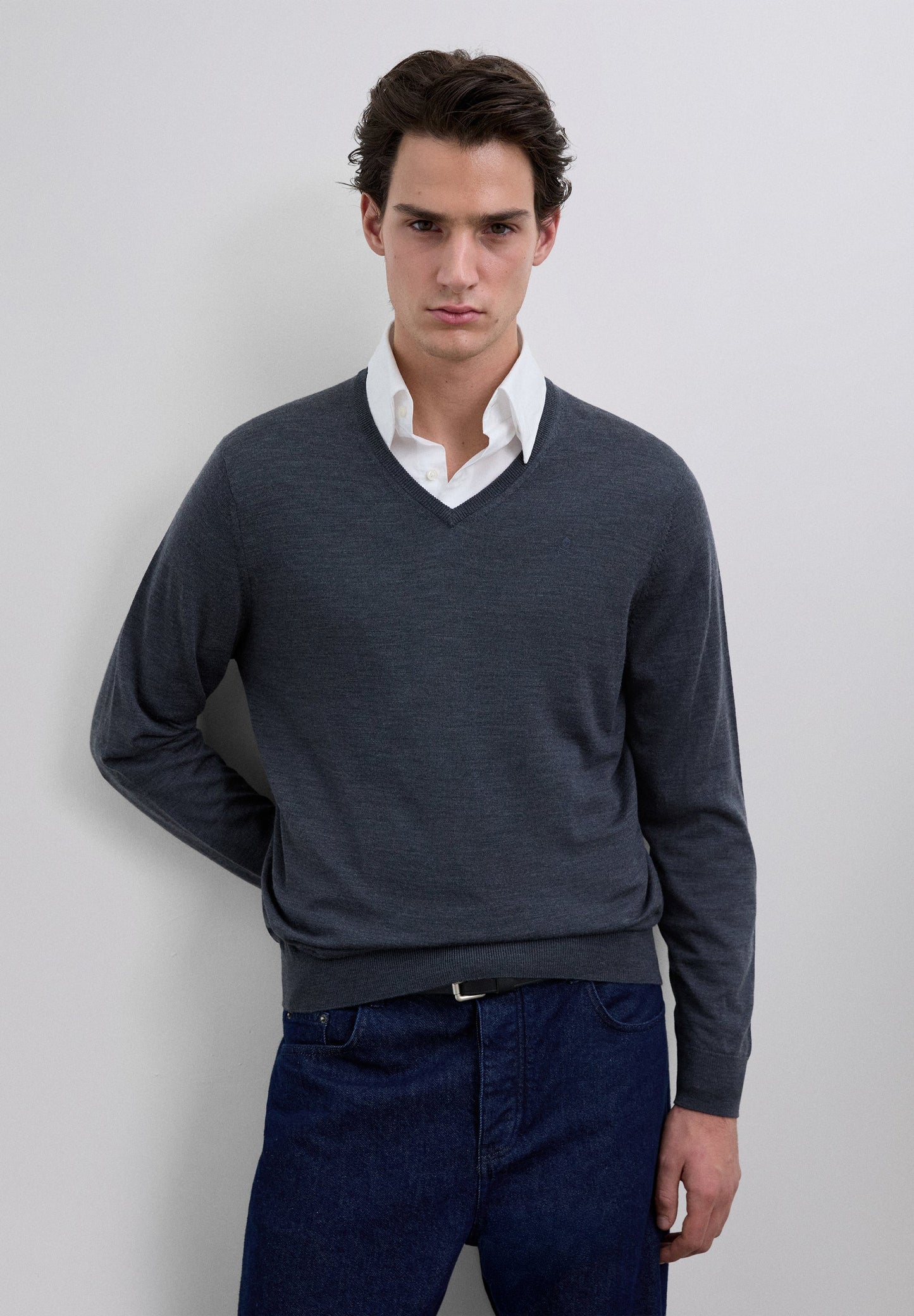 SWEATER DE LÃ COM DECOTE EM V E SKULL