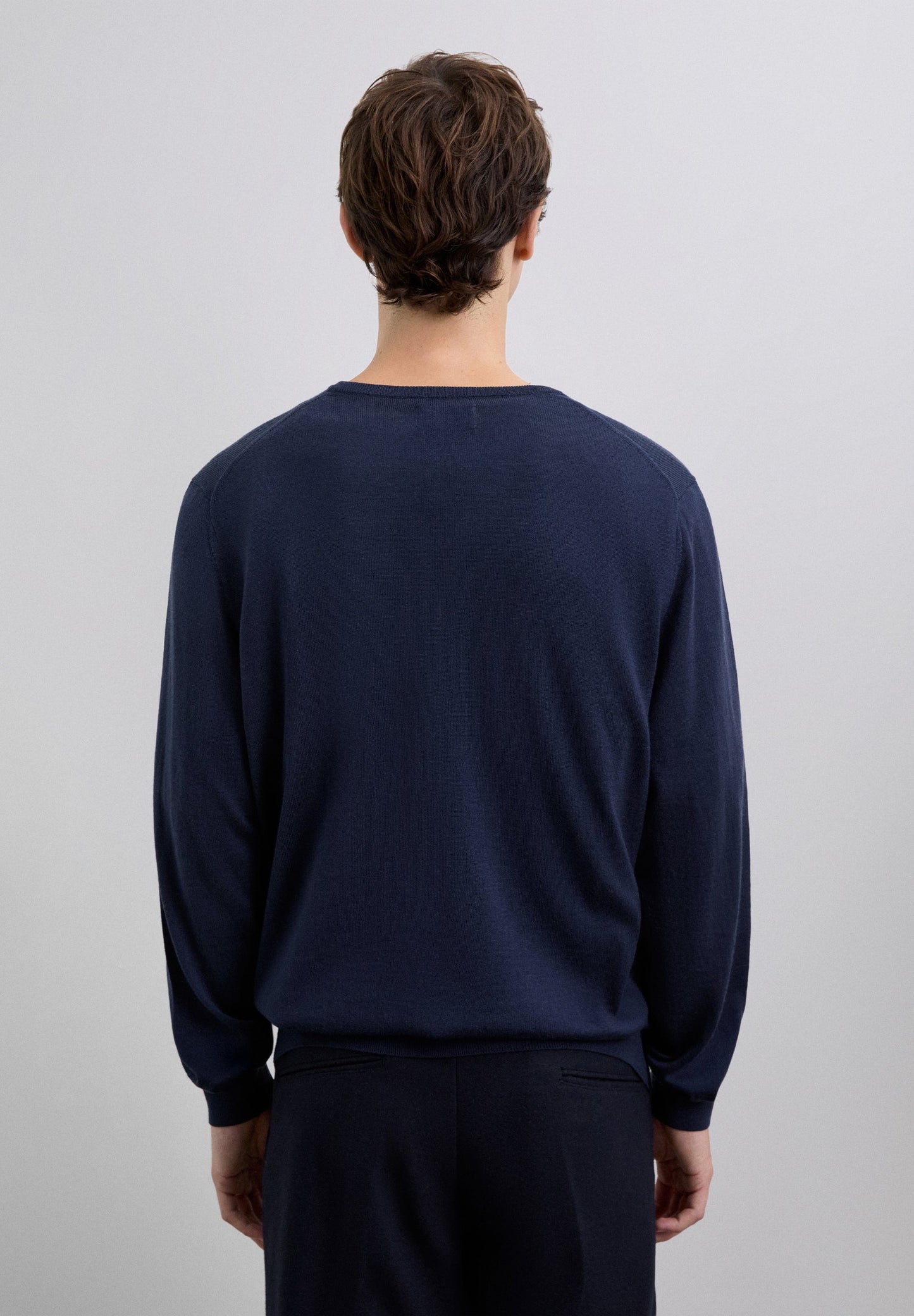 SWEATER DE LÃ COM DECOTE EM V E SKULL