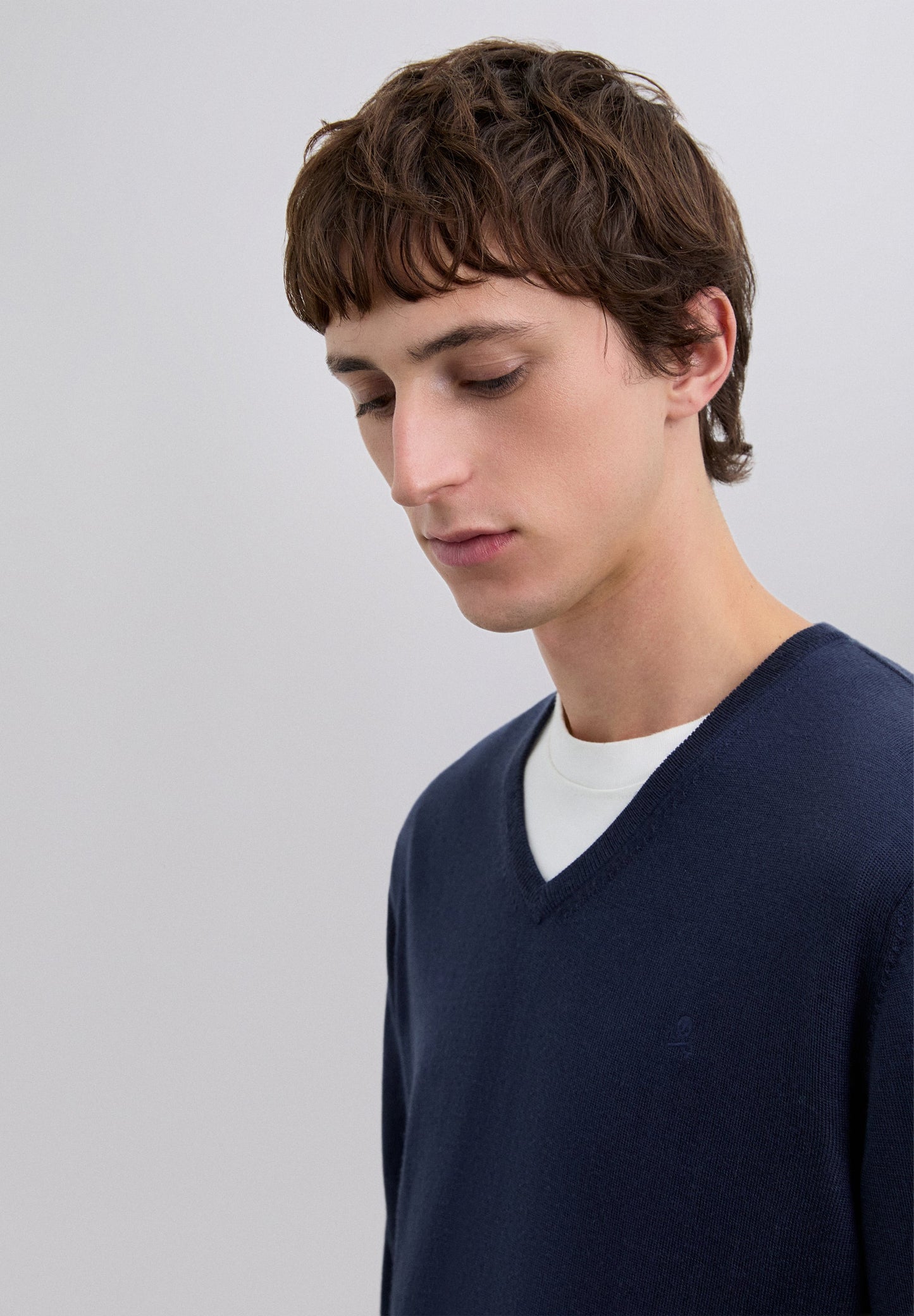 SWEATER DE LÃ COM DECOTE EM V E SKULL