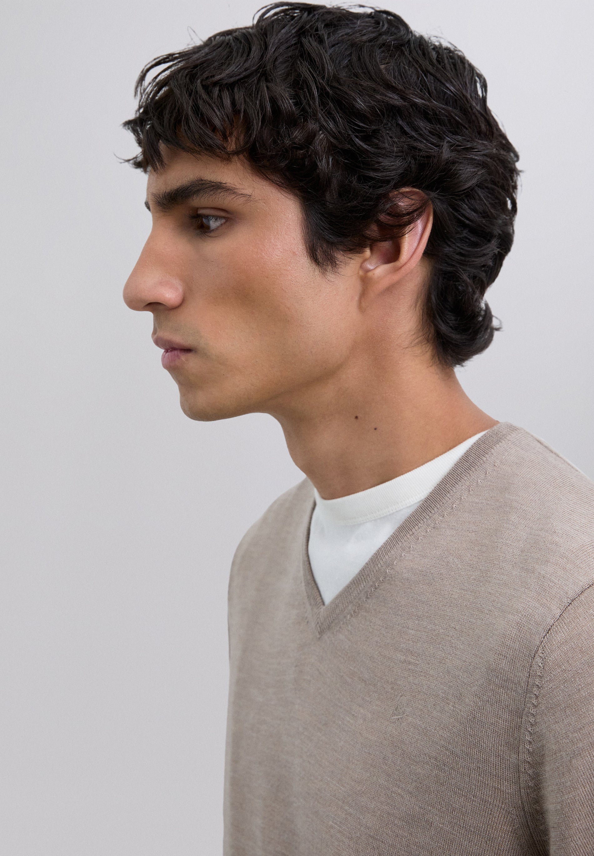 SWEATER DE LÃ COM DECOTE EM V E SKULL