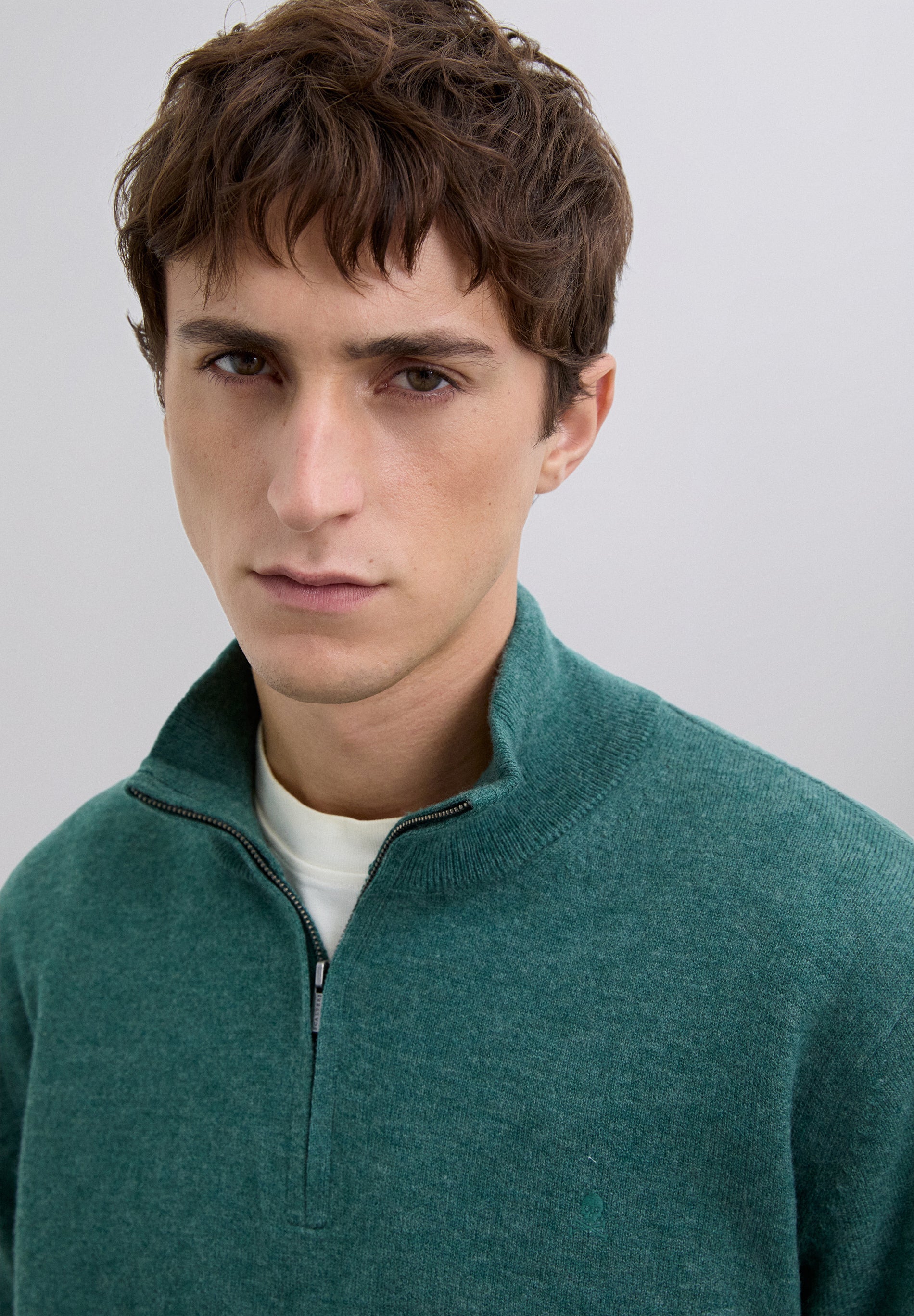 SWEATER DE LÃ COM ZIP E SKULL