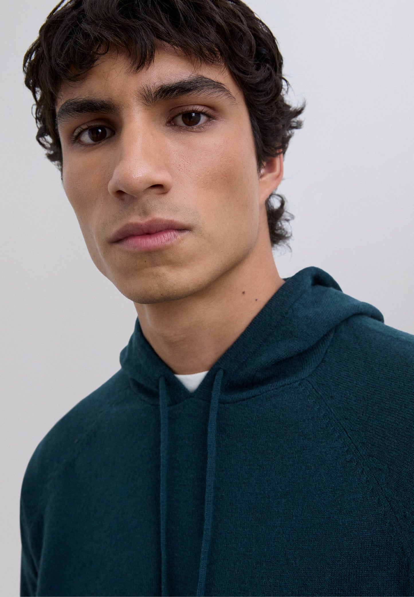 SWEATER DE LÃ COM CAPUZ AJUSTÁVEL