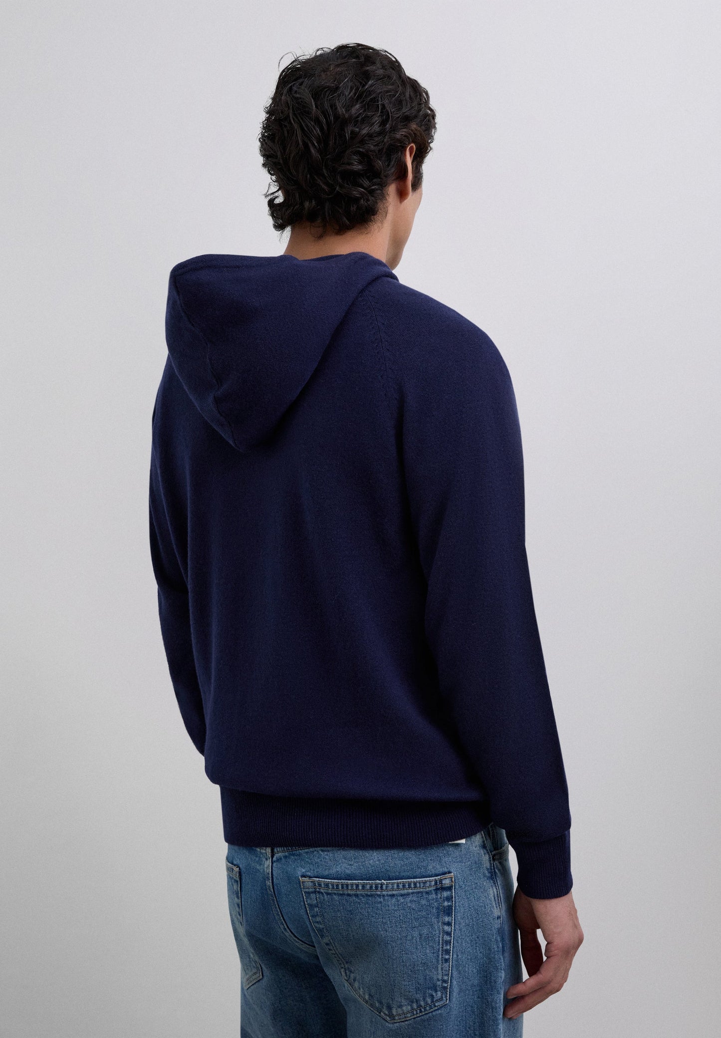 SWEATER DE LÃ COM CAPUZ AJUSTÁVEL