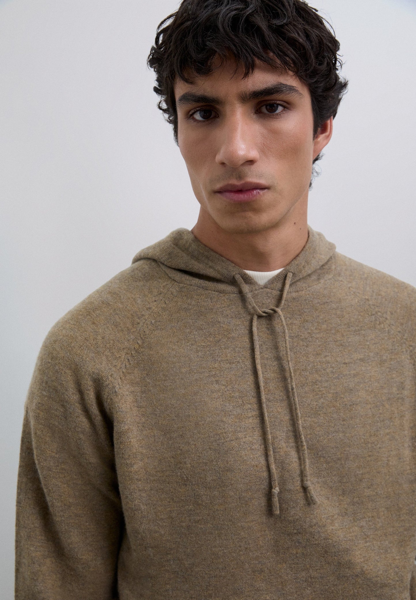 SWEATER DE LÃ COM CAPUZ AJUSTÁVEL