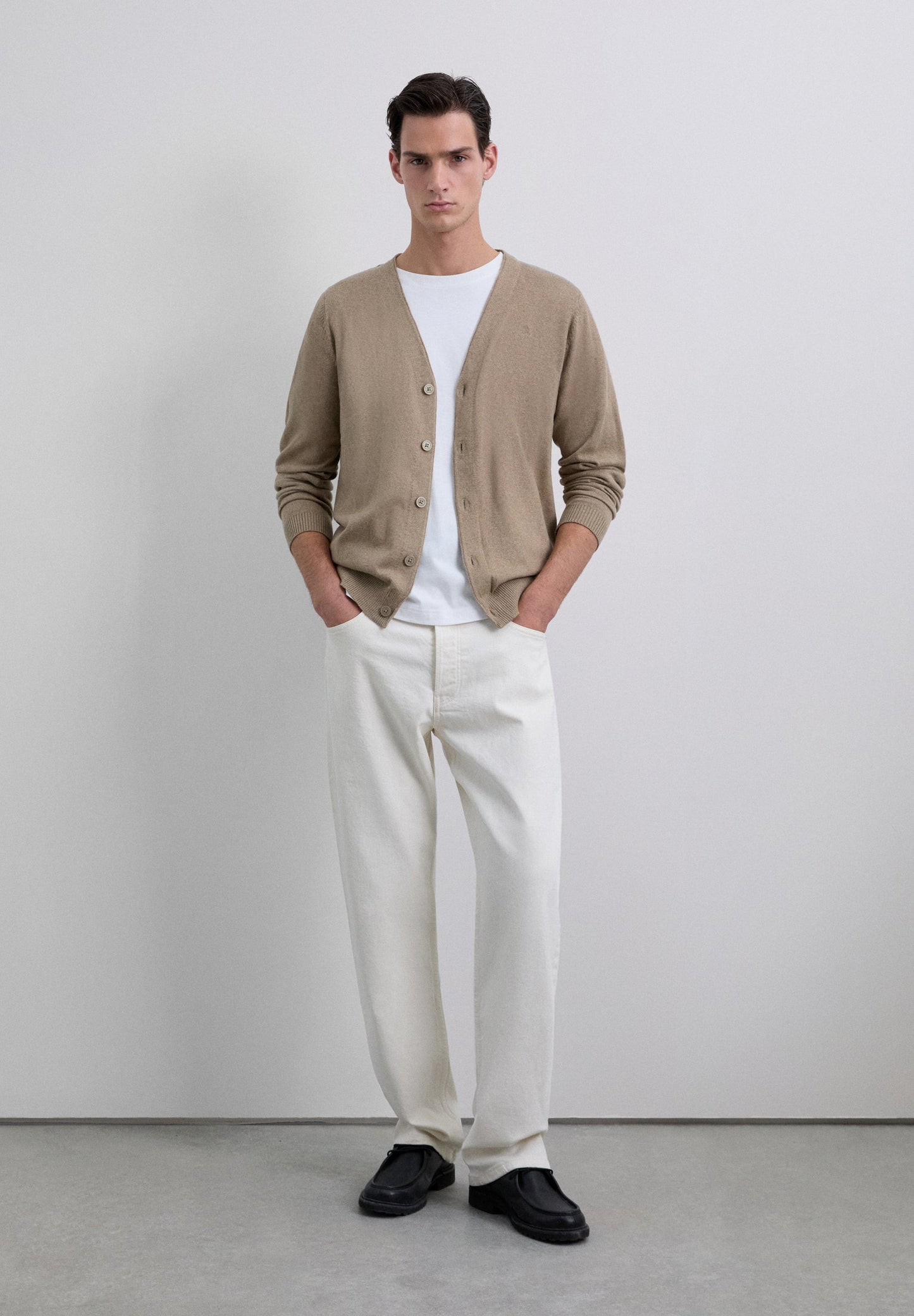 CARDIGAN COM GOLA EM V E SKULL