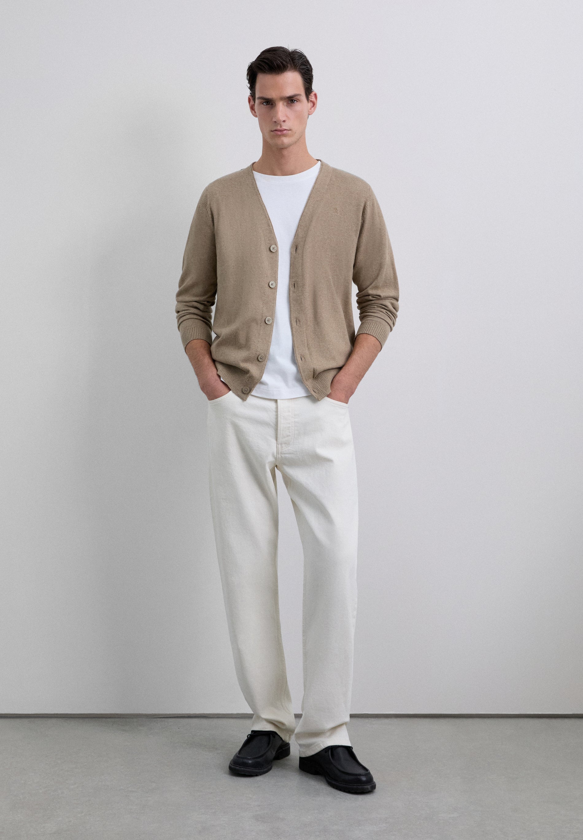 CARDIGAN COM GOLA EM V E SKULL